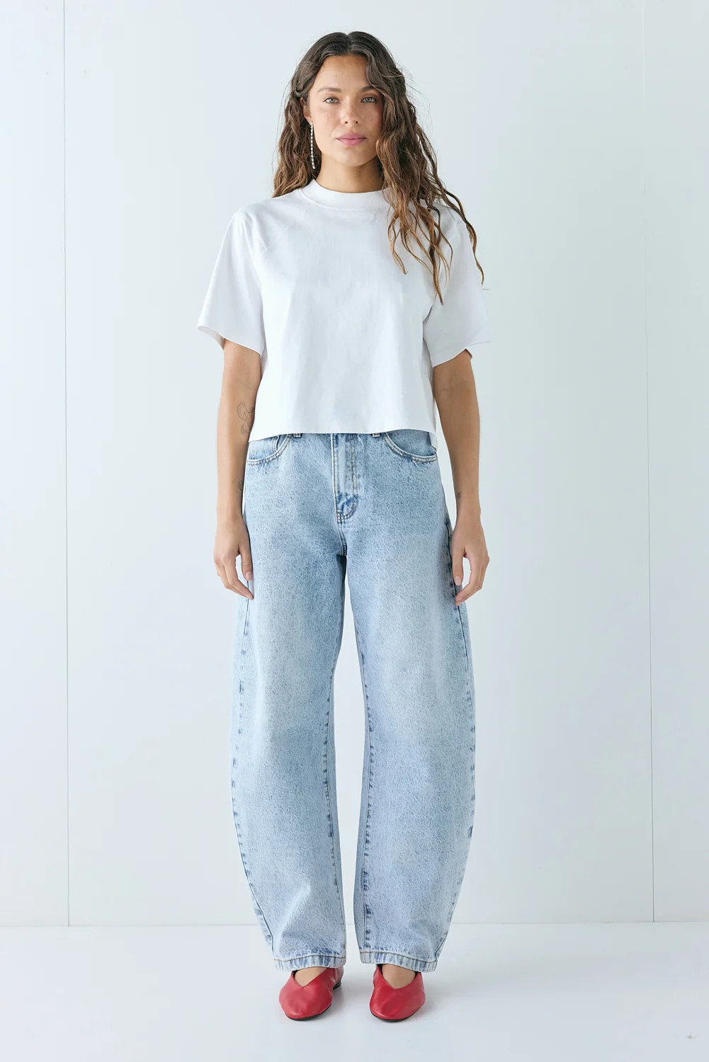 Sami Mid Rise Barrel Denim Jeans Washed Blue | VRG Grl