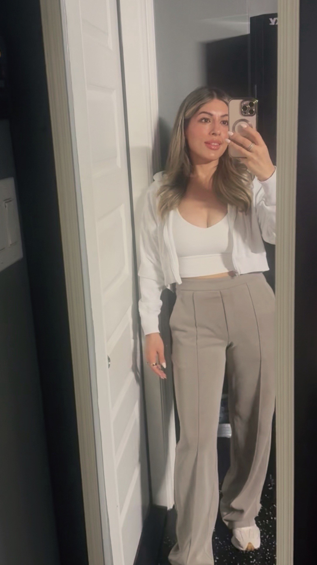 These pants are so soft! I’m wearing a size small in the pants, and a size medium in the crop top. For reference, I’m 5’3”, 139 lbs, and 34DD.