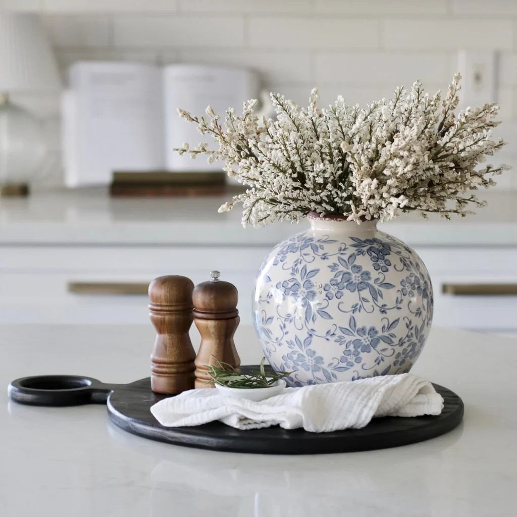 Laurelynn Vase | Pepper + Vetiver