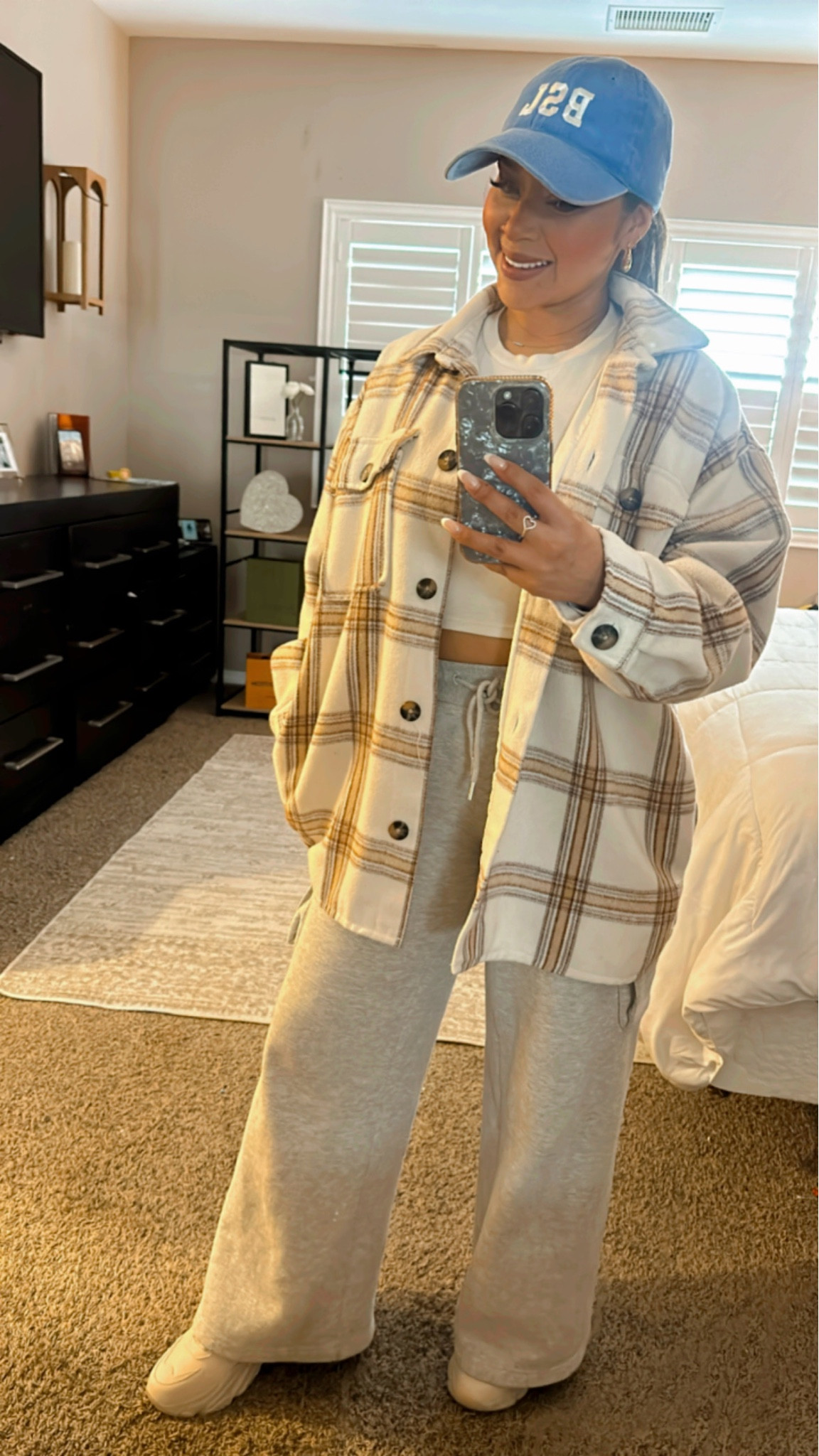 Good morning ☀️ loving my staple pieces that go with any early call ⏰ oversized plaid jacket, wide leg sweats, crop long sleeve and a dad cap 🧢  😘✌or

#LTKbeauty #LTKSeasonal #LTKstyletip