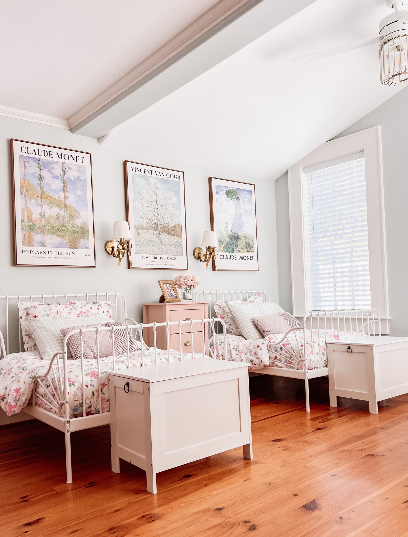 The little girls room makeover is done! The bedding is on clearance 💗

Pottery barn
Kids room
Girls room 
Home decor 


#LTKstyletip #LTKkids #LTKfamily