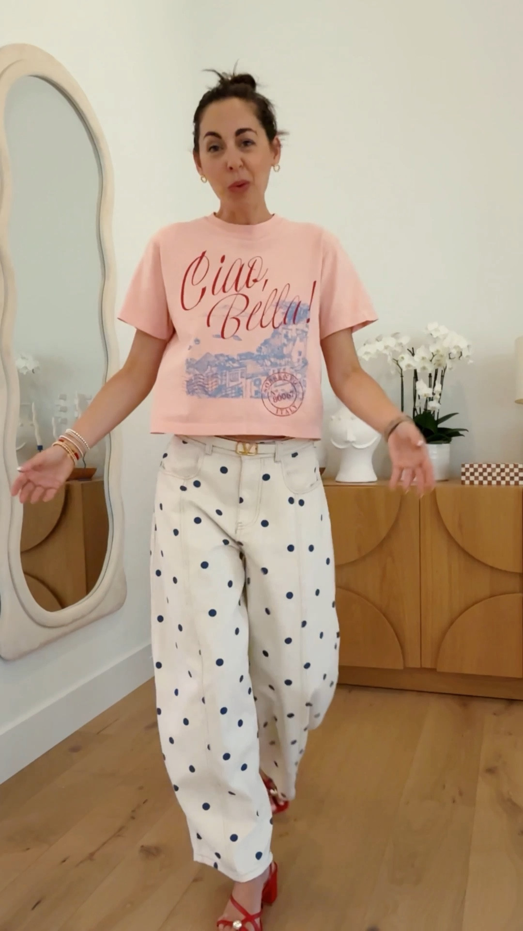 Why not wear a fun outfit to the dentist. I’m 5’4” ans a size xs or 25 and wearing a small tee and pants. The pants run big and fit more like a 2/4.