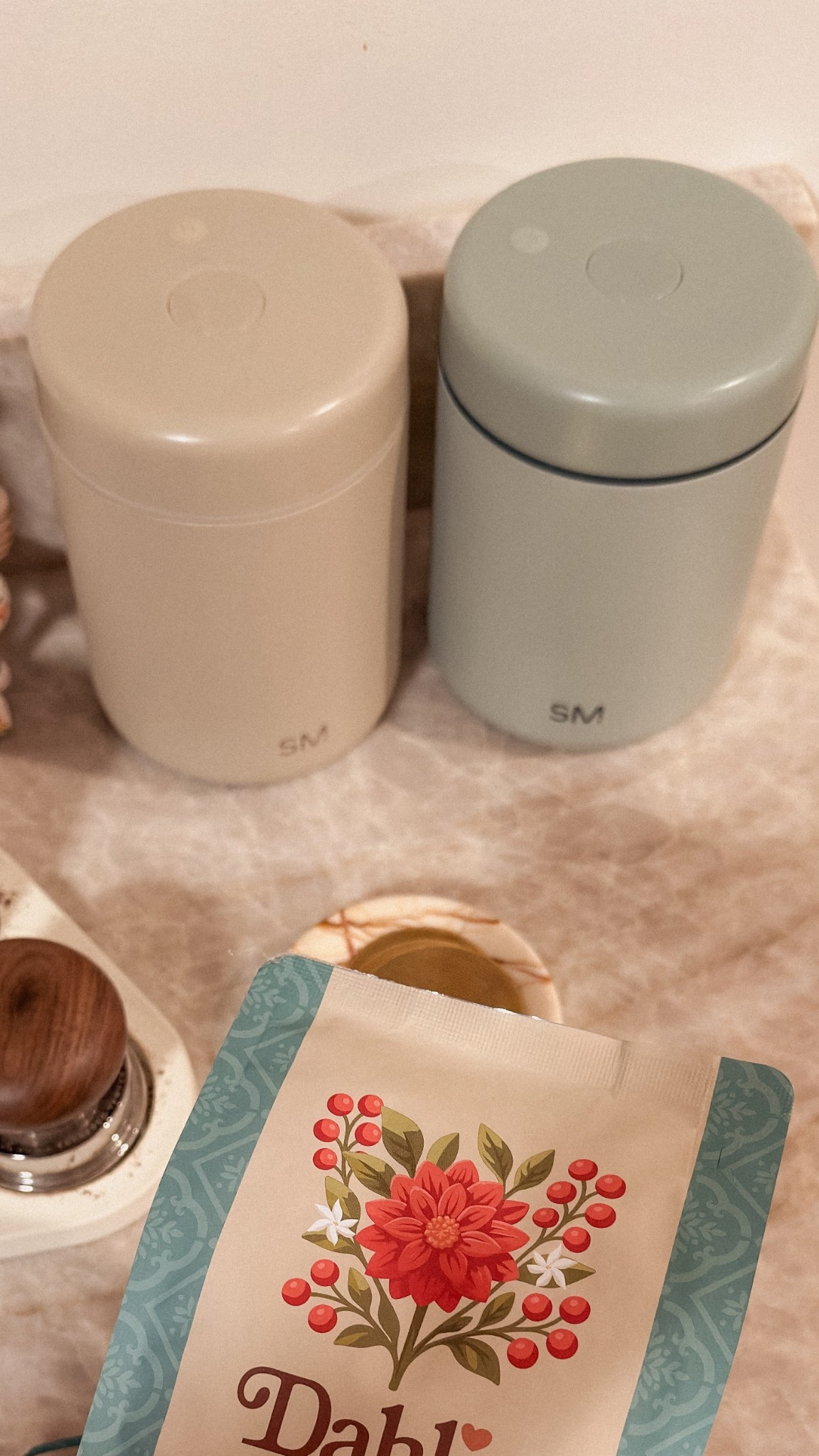 Vacuum seal coffee storage containers 