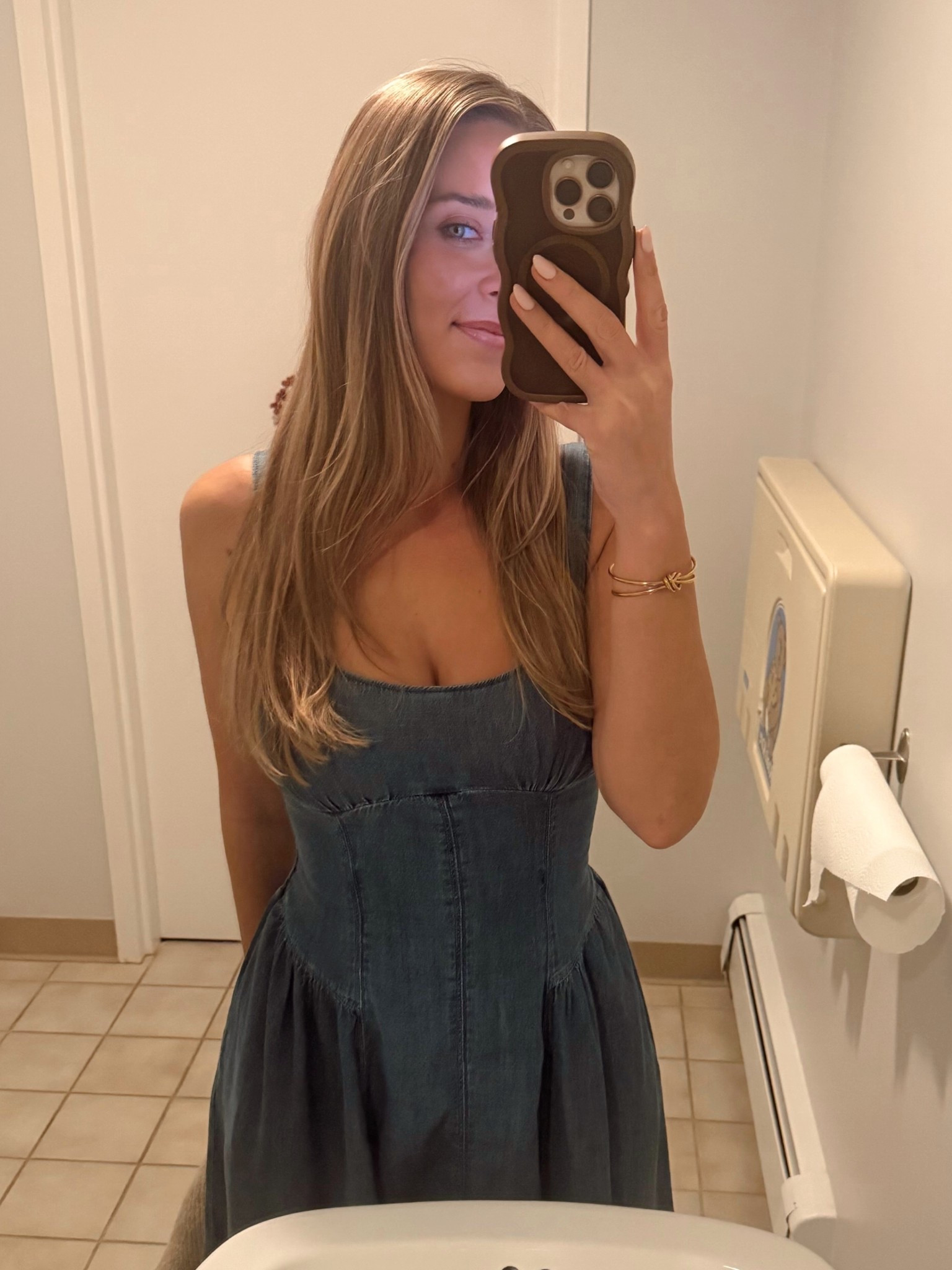 the bra-free denim dress of my dreams😍

#abercrombie #springoutfit #easteroutfit #mididress #denim #denimdress #summeroutfit #vacationoutfit #easyoutfit #analuisa #necklace #jewelry#LTKspringtrends



#LTKSeasonal #LTKootd #LTKSpringSale