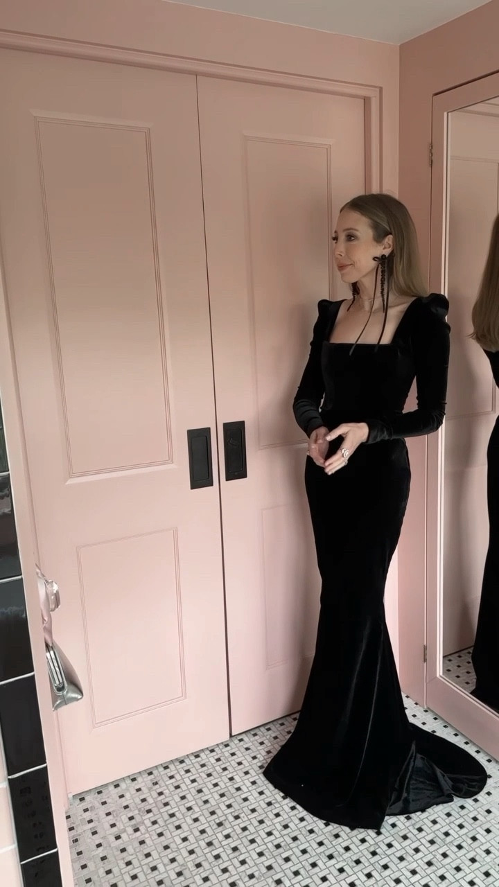 Bow earrings and a very velvet dress! 

#LTKstyletip #LTKparties #LTKHoliday