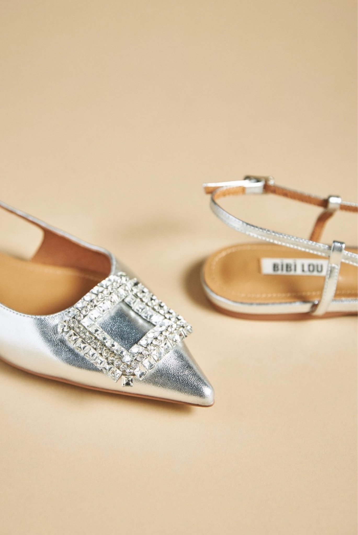 BRB, on a metallic shoe hiatus right now. So many styles trending for fall; flats are a must starting with the ballet and maryjane styles, and add in fun menswear inspired styles with a sparkle or two 4 These are some of my @Anthropologie faves!

#anthropologie #shoeedit #metallic #maryjane # ballet

#LTKshoecrush #LTKFind #LTKstyletip