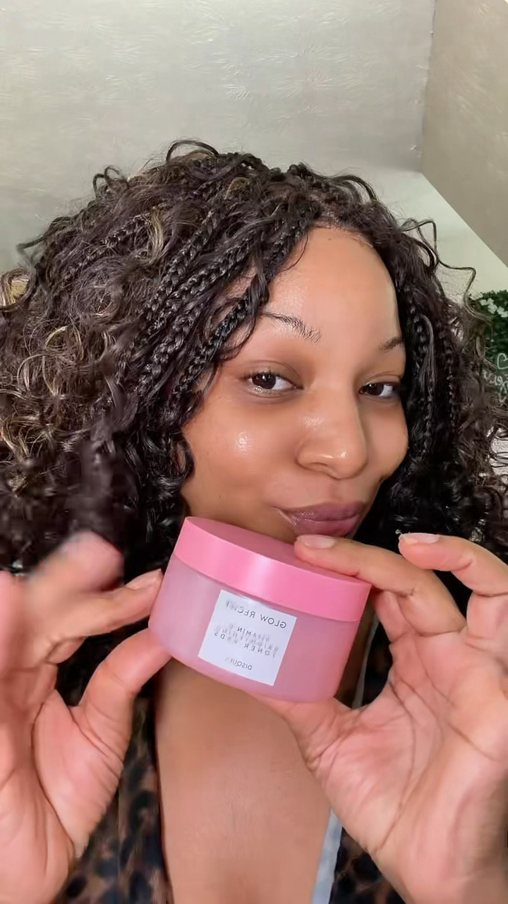 Glow Recipe’s new Vitamin C pads have officially earned a spot in my morning routine 🍊✨ I press one into my skin and let it sit while I do body care, and by the time I’m done my complexion looks brighter, smoother, and so fresh. They melt right in — no sticky feel, just healthy glow. Linked in my LTK 🤍 #LTKbeauty #SkincareRoutine #VitaminC #GlowingSkin

#LTKBeauty #LTKSaleAlert #LTKselfcare