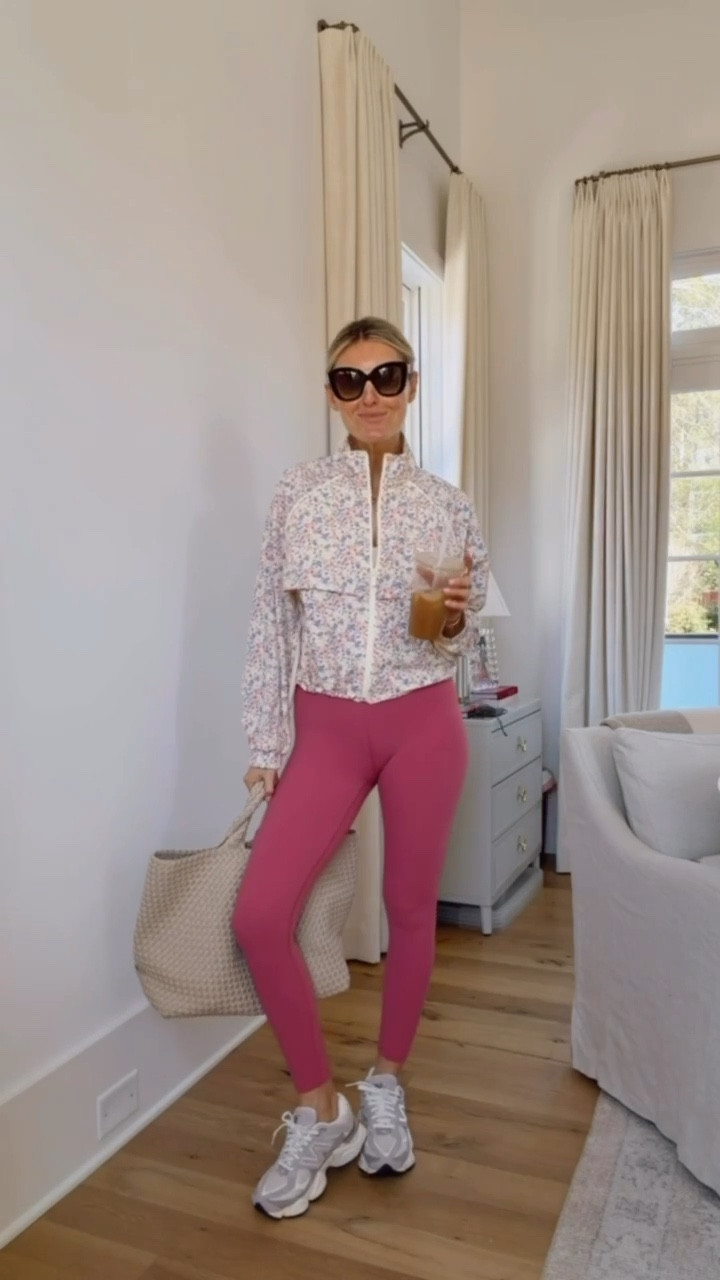 This floral jacket can be mixed & matched with so many colors! I love it styled with the bright pink leggings! Wearing S in jacket & XS in leggings! 

Loverly Grey, spring outfit, Target, activewear, athleisure 

#LTKSeasonal #LTKActive