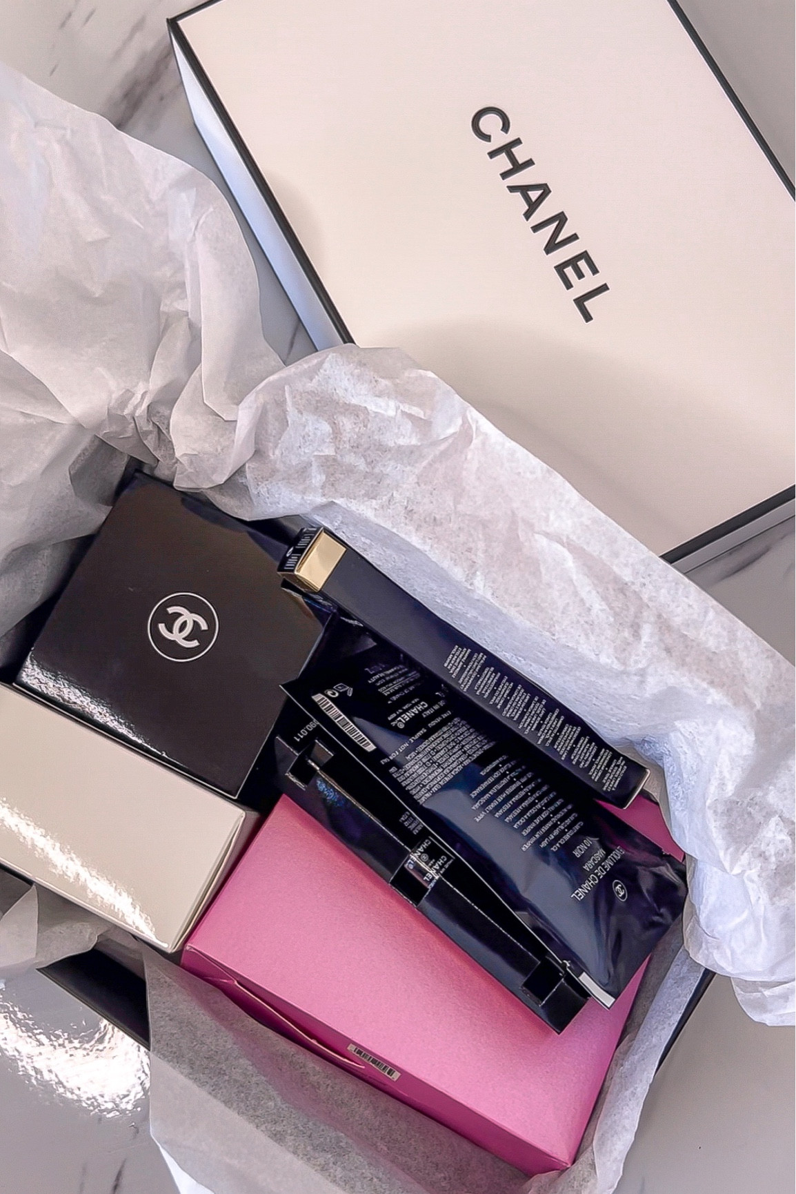 Mini CHANEL beauty haul 💄🖤🤍

Le Lift Créme
La Créme Main
Stylo Ombre et Contour
Chanel skincare
Chanel makeup
Mini beauty haul
Unboxing

#LTKbeauty