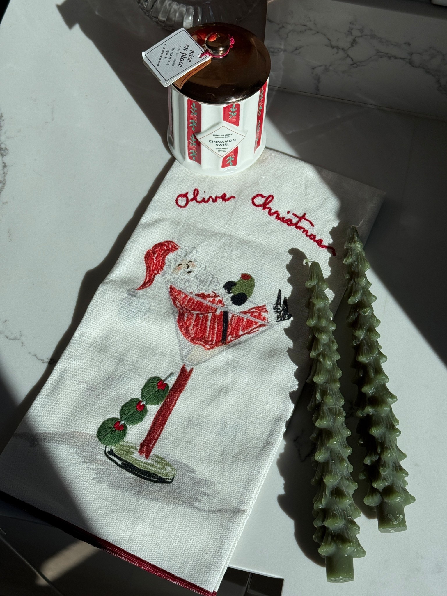 Christmas decor from Anthropologie 🎅🏻🎁🎄
The Santa Martini dish towel is so cute for the holidays! Obsessed with the Christmas tree candle sticks and peppermint candle for the kitchen ♥️