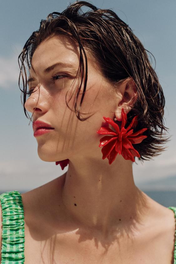 MAXI EMBOSSED FLOWER EARRINGS | Zara US