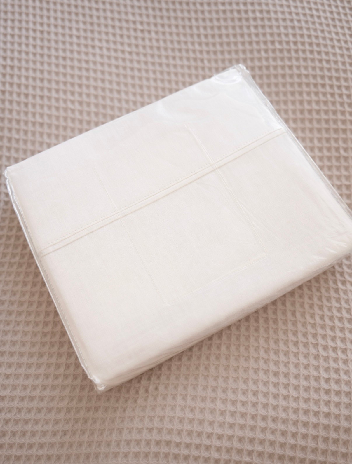 ✨⬇️ bedsheet deal right now I grabbed 
$48.99 (was $149.99) → 67% OFF

1000 thread count cotton sheet set — on major sale

✔️ soft sateen weave (that smooth hotel feel)
✔️ deep pockets fits up to 16” mattresses
✔️ 100% cotton
✔️ over 15K reviews

this is one of those everyday upgrades that actually makes a difference — looks way more high-end than the price

low price for 1000TC… these usually go fast when they drop this much.
See it plus more deals I found up to 80% off ✨

#LTKdayinmylife #LTKSaleAlert #LTKHome