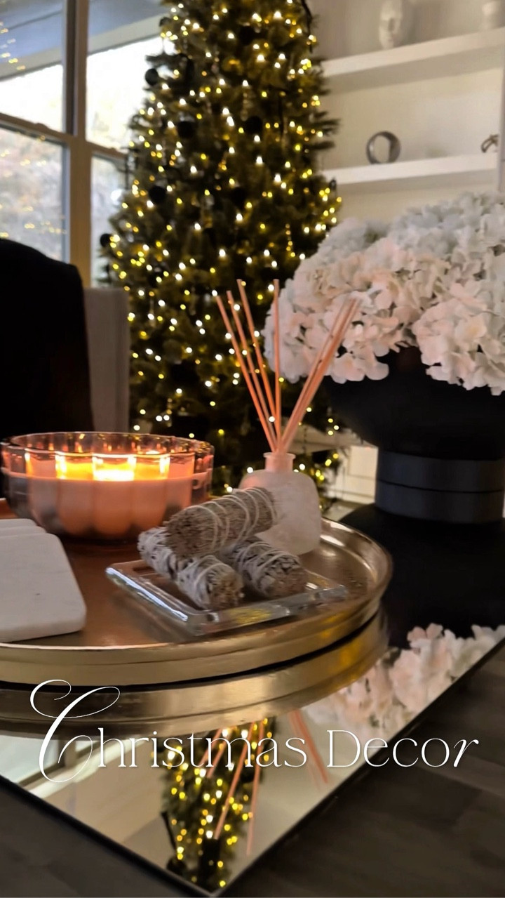 Christmas 2025 at The Hudson’s

Theme: Black | Velvet | Crystals



#LTKHome #LTKHoliday