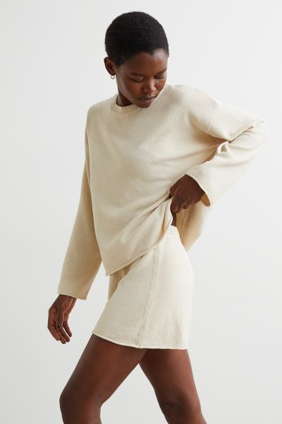 Soft, fine-knit shorts with covered elastic at waistband and roll-edge hems. | H&M (US + CA)