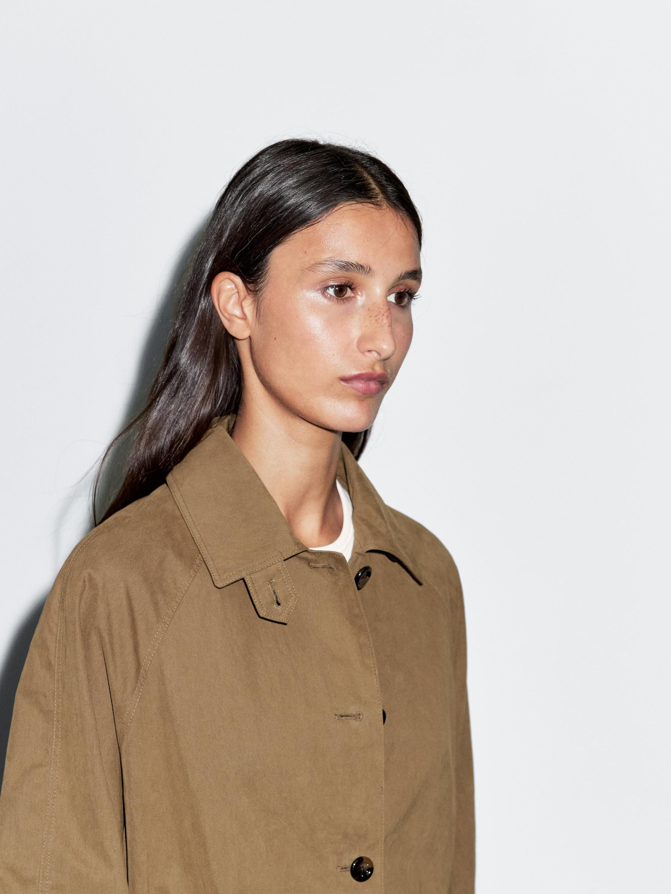 Trenchcoat aus Baumwollmischgewebe mit Kordelzug an der Taille | Massimo Dutti DE