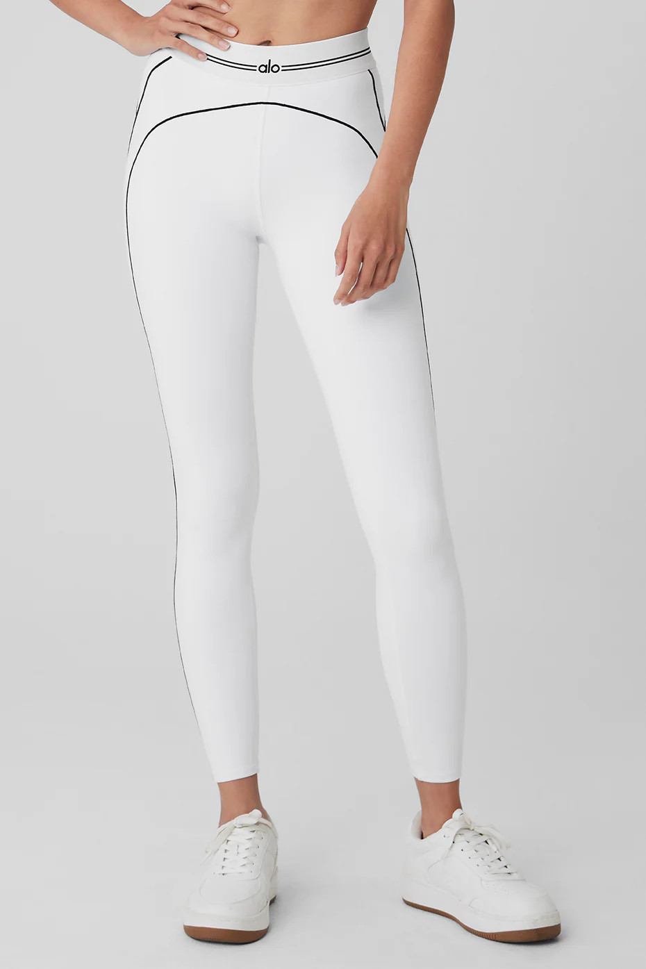Alo YogaÂ® | Airbrush High-Waist Heart Throb Legging in White/Black, Size: 2XS | Alo Yoga (US)