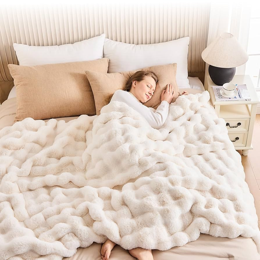 Cozy Faux Fur Throw Blanket for Bed-Warm Fuzzy Throw Blanket, Soft Plush Thick Bubble Blankets fo... | Amazon (US)