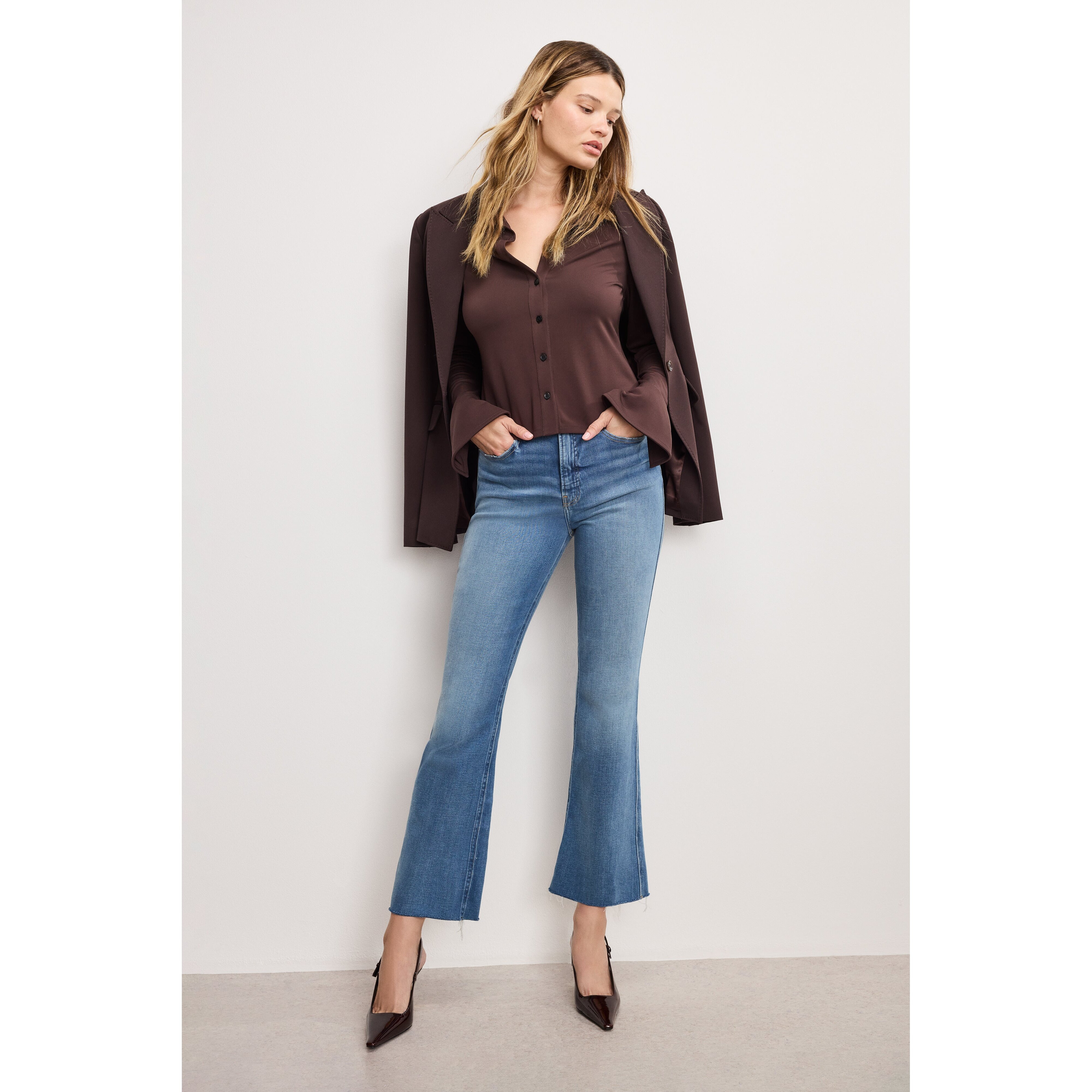 Women's Soft Tech Good Kick Flare Jeans | Indigo, Size 4 | Good American by Khlo� Kardashian | Good American