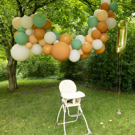 Beary first birthday balloon arch in woodland colors 🎈🧸

#LTKhome #LTKbaby #LTKFind