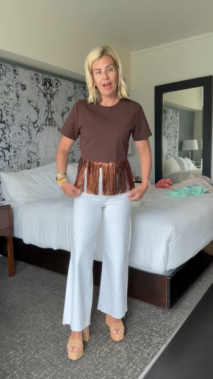 Most adorable top that is on major sale with my go-to white jeans. Such a cute look!! Top - xs Jeans - 0 (size down) Heels - 8 tts *use Catherine20 for 20% off Allie + Bess

#LTKootd #LTKSeasonal