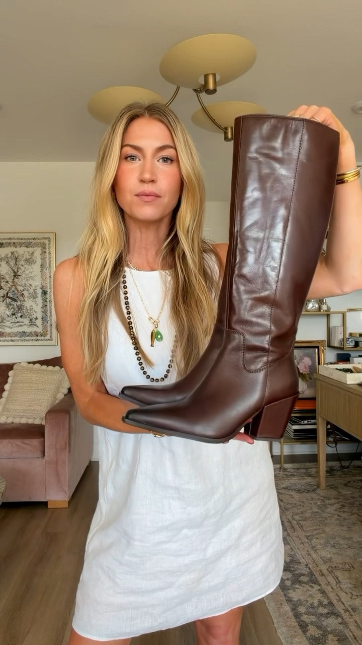 These Pamlia Knee High Boots from @vincecamuto are perfect to take you from Pre-Fall to Autumn looks.  They come in multiple colors and calf sizes to offer the perfect fit for everyone. #vincecamutopartner #ad

Boots run TTS, wearing an 8 in Warm Chestnut Leather, standard calf size.

#LTKseasonal #LTKstyle #LTKboots #LTKfall