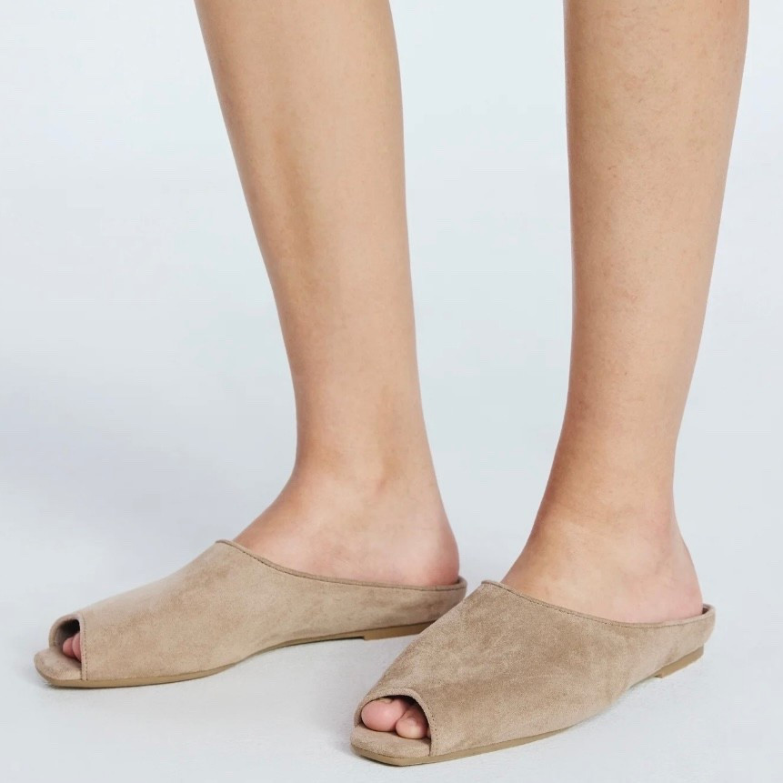 I just saw these cute faux suede peep toe mules at Walmart from the Scoop line.

They are so cute and perfect for transitional weather.

And the price is so good! 


shoes • spring shoe • spring wardrobe 



#LTKMidsize #LTKWorkwear #LTKOver40
