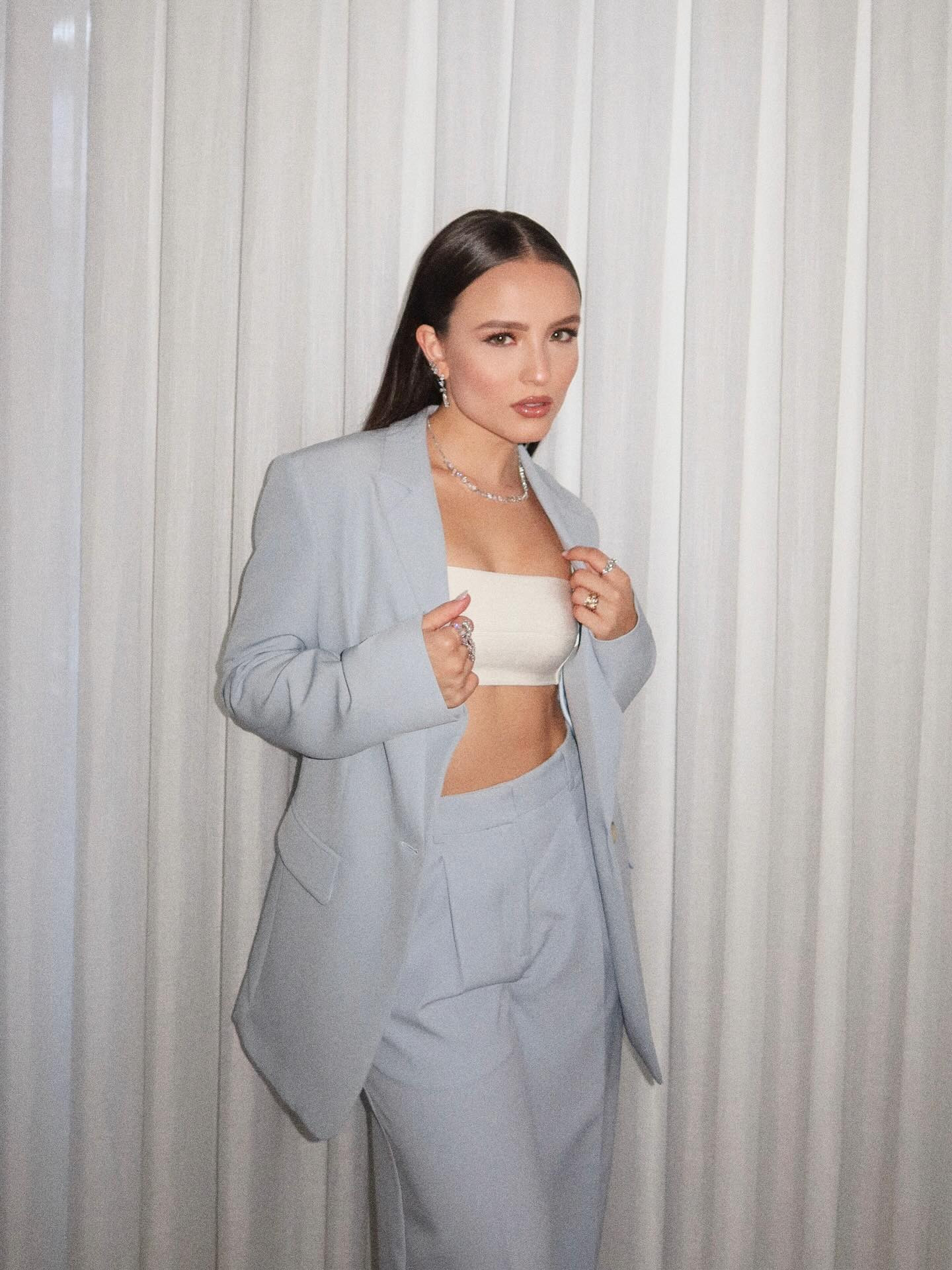 Inspire-se no estilo corpcore de Larissa Manoela.  

 #LTKbrasil #LTKlookdetrabalho #LTKdicadeestilo