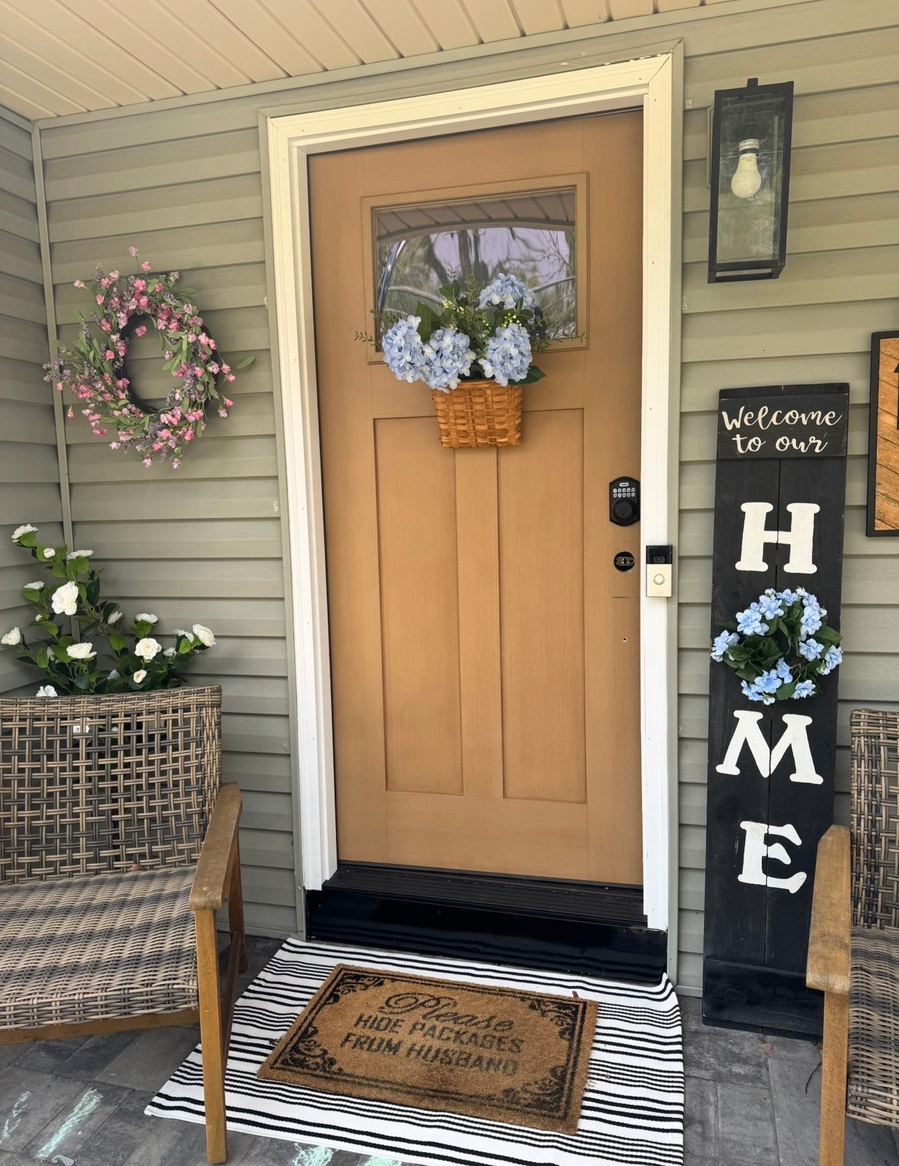 New rug for the front 🤍🖤 #amazonhome #amazonfinds #amazonhomefinds #amazonmusthaves #founditonamazon #amazonfavorites #amazondecor #amazonstyle #homedecorfinds #neutralhome #cozyhome #modernhome #organicmodern #homeinspo 

#LTKdayinmylife #LTKHome #LTKSaleAlert