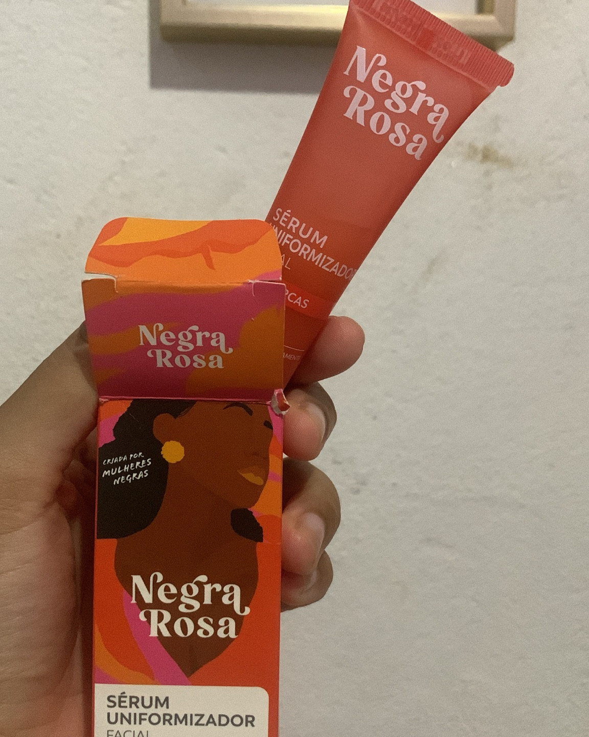 Deixa a pele hidratada e não fica oleoso. Além de ajudar na redução de marca. Adorando esse Sérum uniformizador da negra Rosa ❤️✨


#LTKbrasil #LTKbeauty