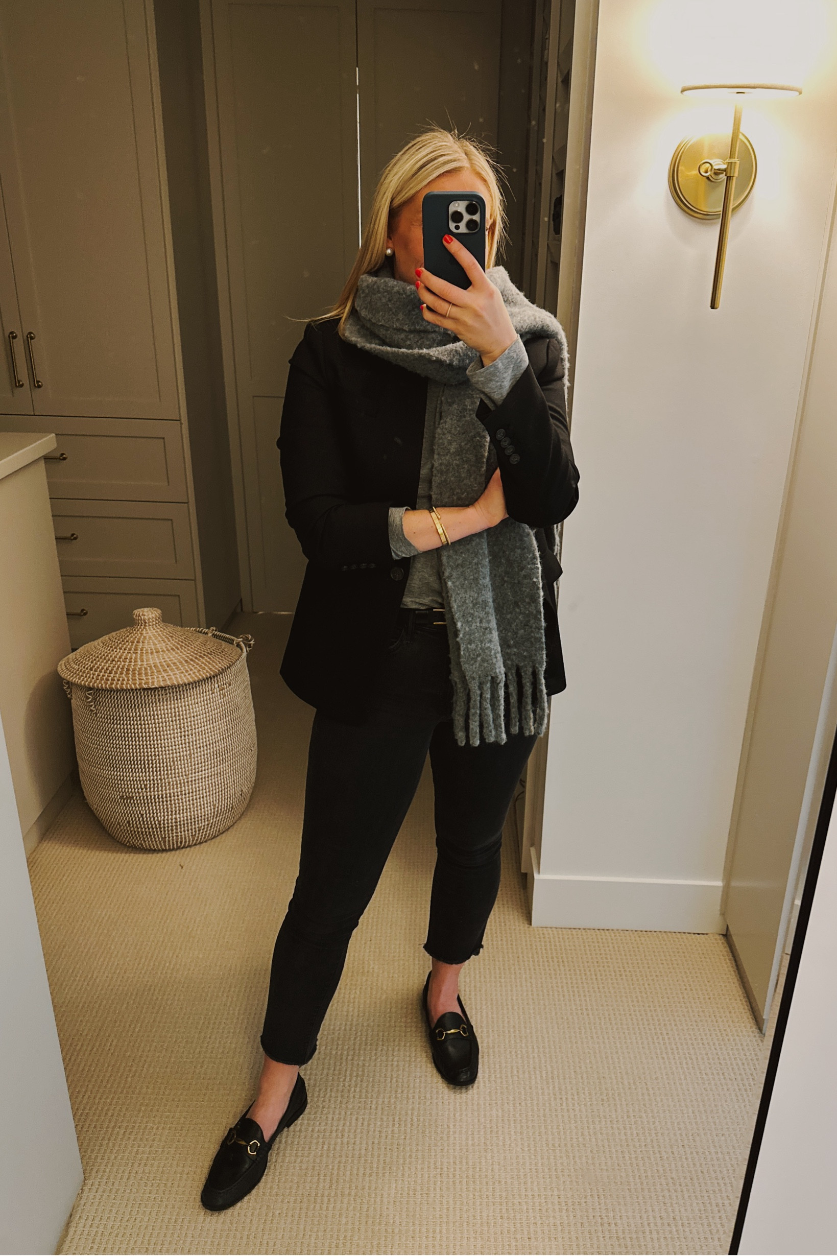 Women’s blazer outfit 

#LTKWorkwear #LTKStyleTip #LTKTravel