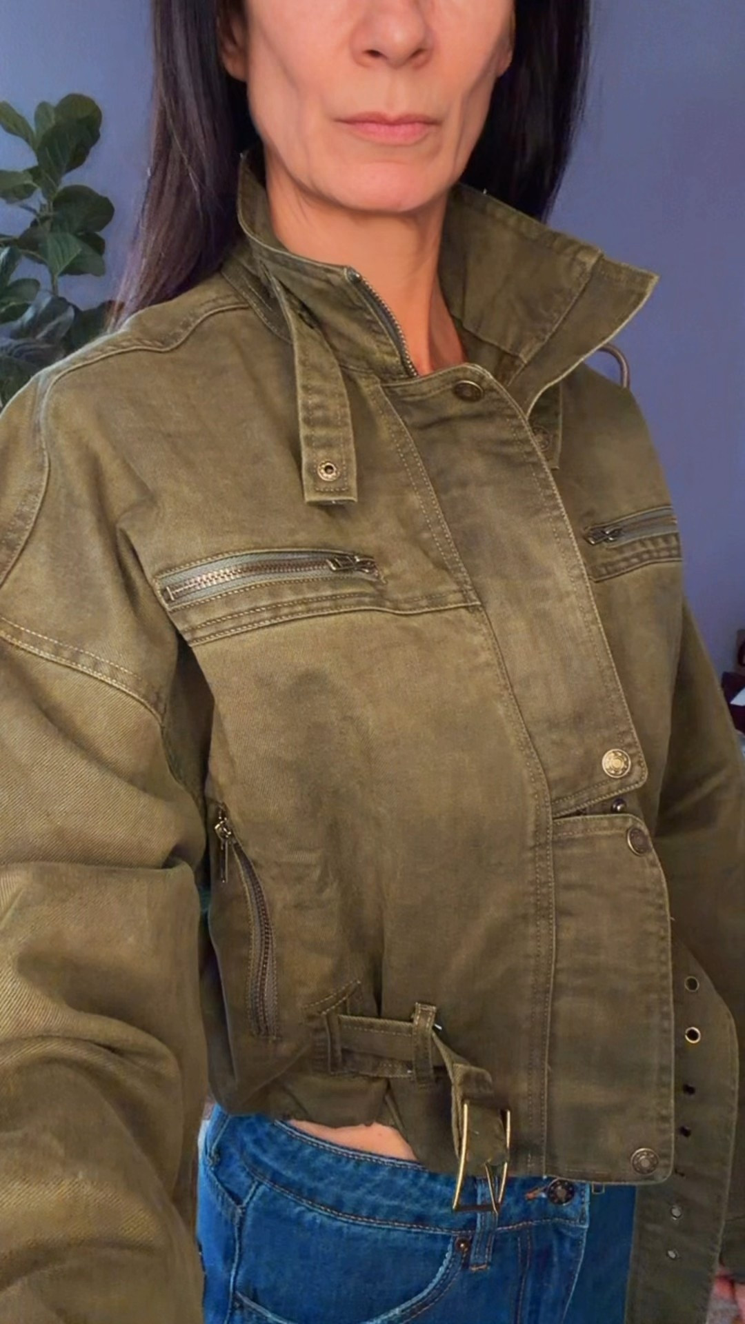 OOTD done my way 💚
This cropped Lioness jacket + denim combo understood the assignment. Structured up top, relaxed on the bottom — aka my favorite high-low moment.

Throw it on, cinch the waist, add a little attitude, and suddenly errands feel like a runway.
If you love an easy statement look that still feels comfy… say less.

Wearing XXS in jeans and XS jacket

#NicoleColeeStyle #OOTDinspo #DenimAndJackets #EverydayStyle #CoolGirlFits



#LTKdayinmylife #LTKootd #LTKgrwm