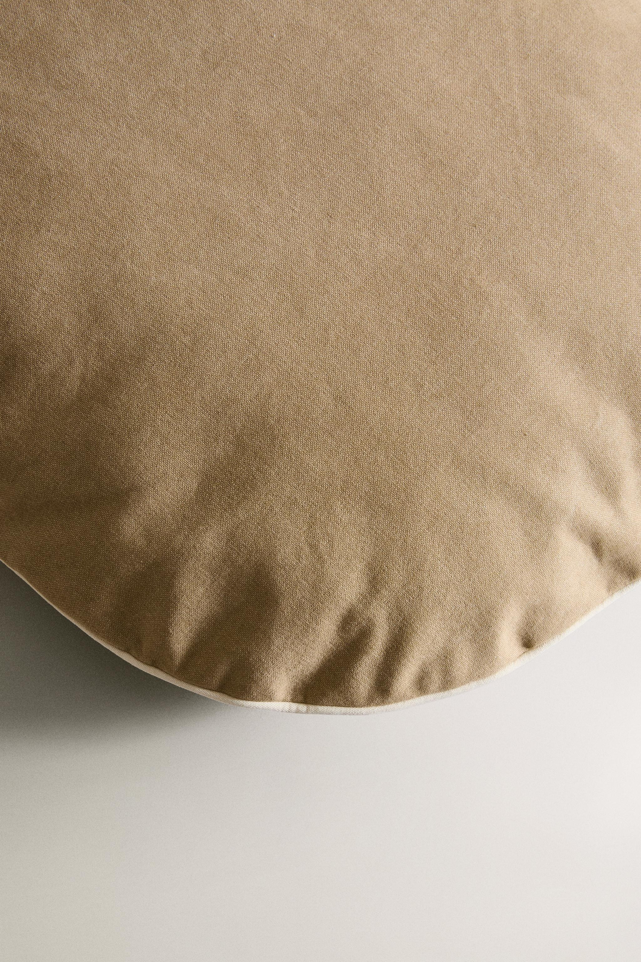 OVAL PET CUSHION WITH PIPING | Zara US