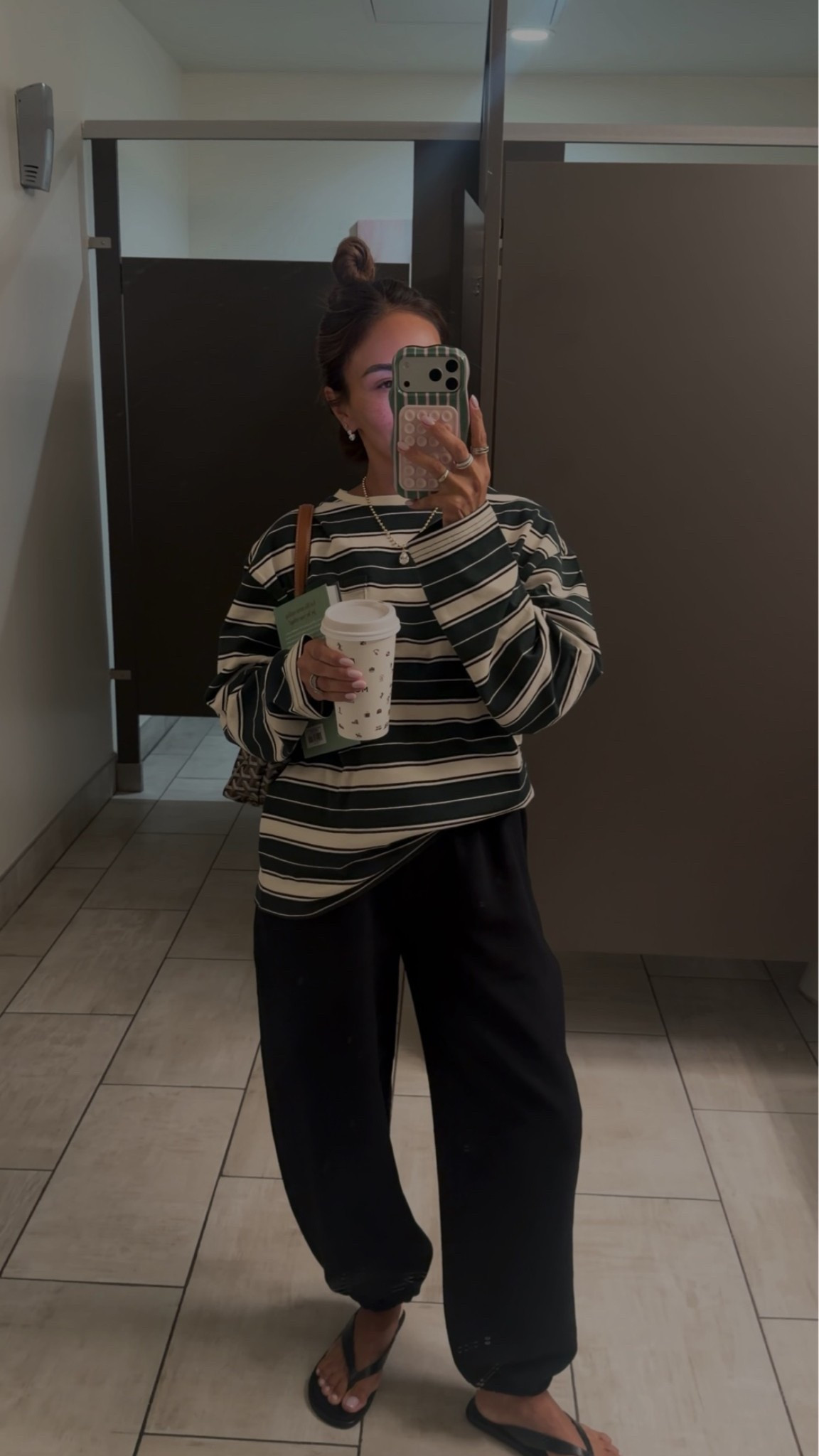 fall transition ootd — my favorite wrinkle free balloon pants 👖 own in multiple colors. Wearing XS pants and small in top 

Aritzia 
Balloon pants 
Ootd 
Fall outfit 
Mom style 
Casual outfit idea 
Everyday style

#LTKPetite #LTKOver40 #LTKSeasonal