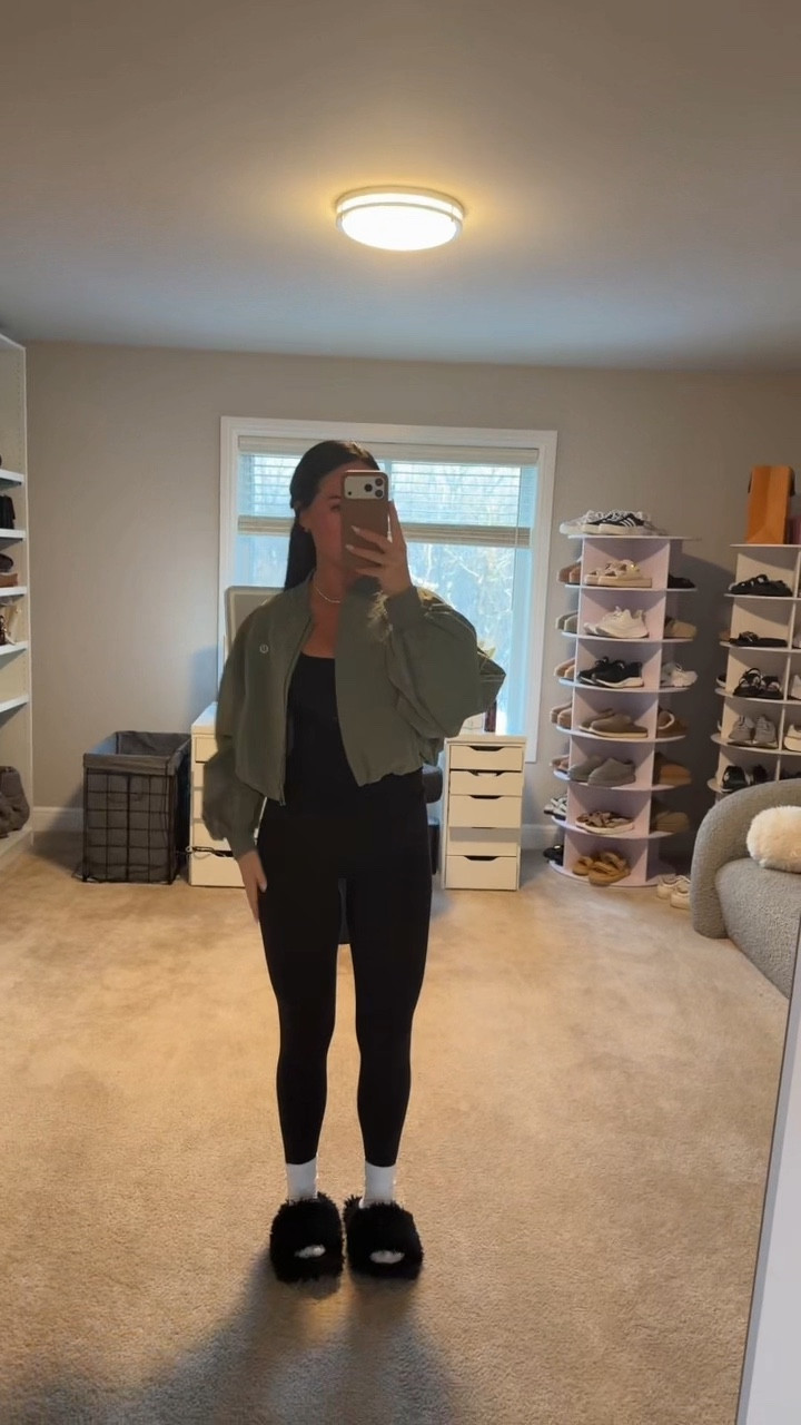 Pilates Outfit ✨I will have it on my LTK in the outfit inspo section! 

My sizing 5’7, 145lbs, 32dd
I’m wearing size small tops, size 4 leggings

#LTKgrwm #LTKActive #LTKootd