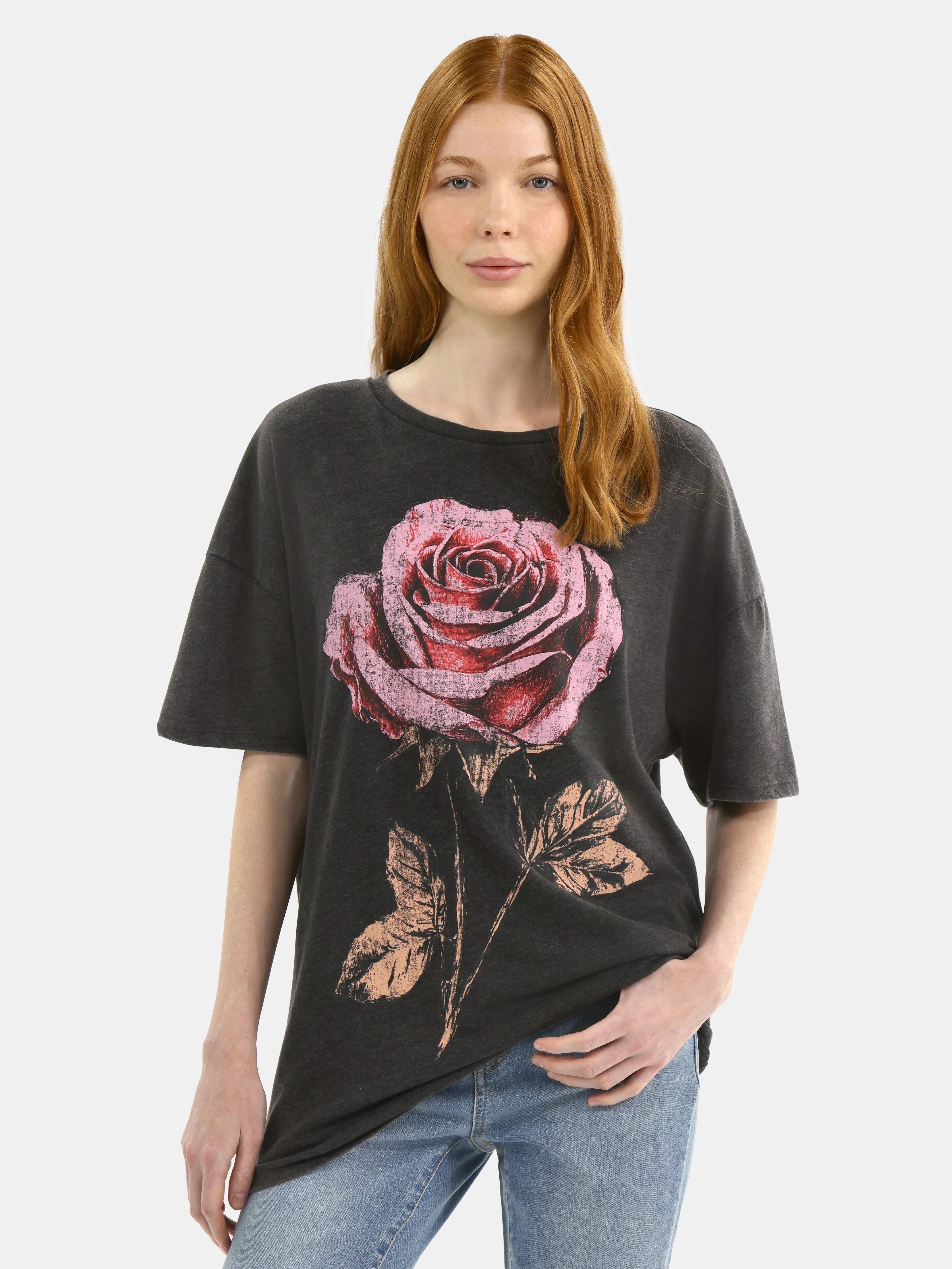 No Boundaries Washed Graphic Boyfriend Tee, Women's | Walmart (US)