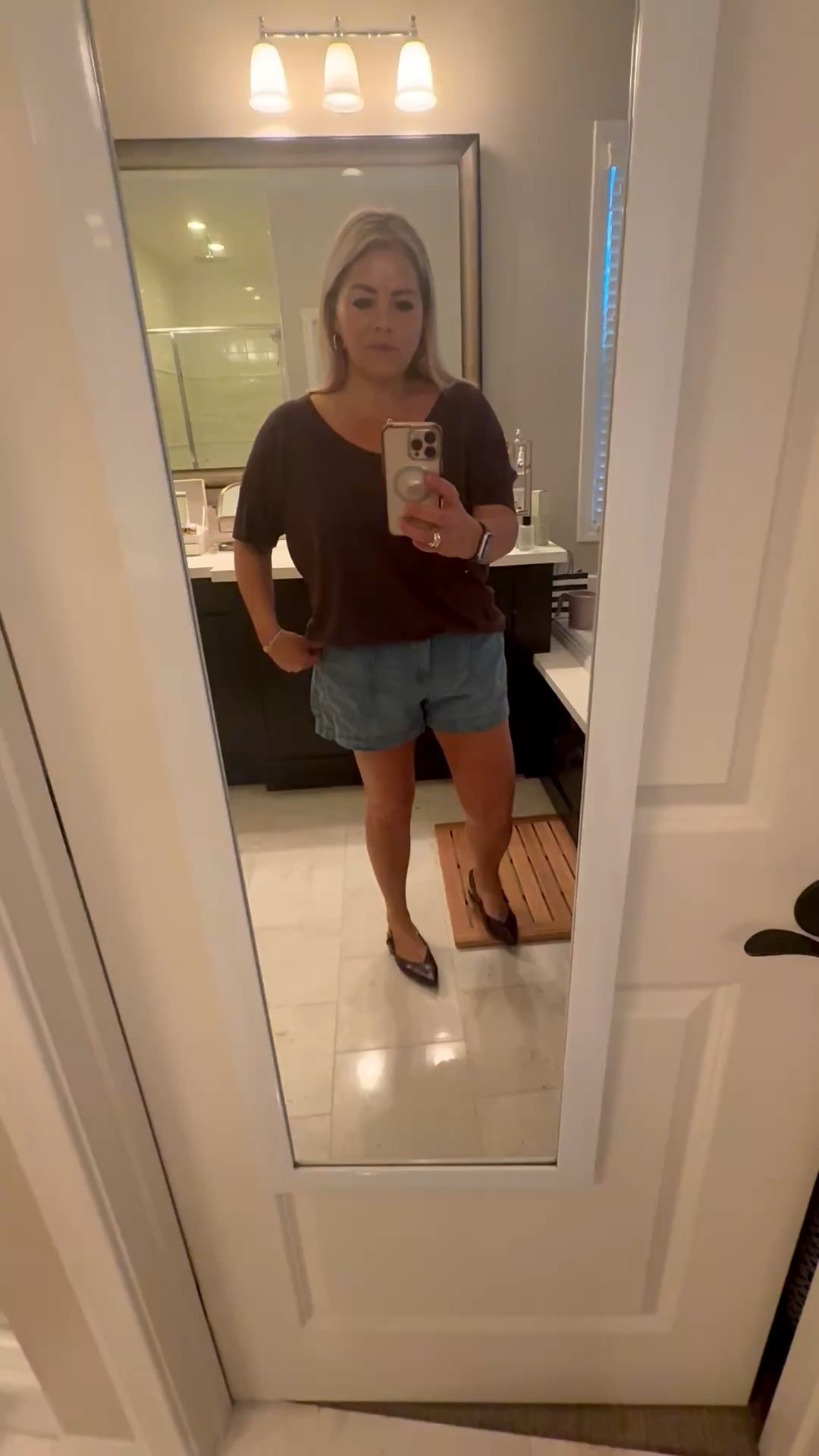 First Monday after the time change and I’m ready for a great week. Here’s my OOTD. Shorts to get ready for some amazing Southern California weather! 
Shirt @Aerie 
Shorts @oldnavy
Shoes @target 

#LTKMidsize #LTKootd #LTKmomlife