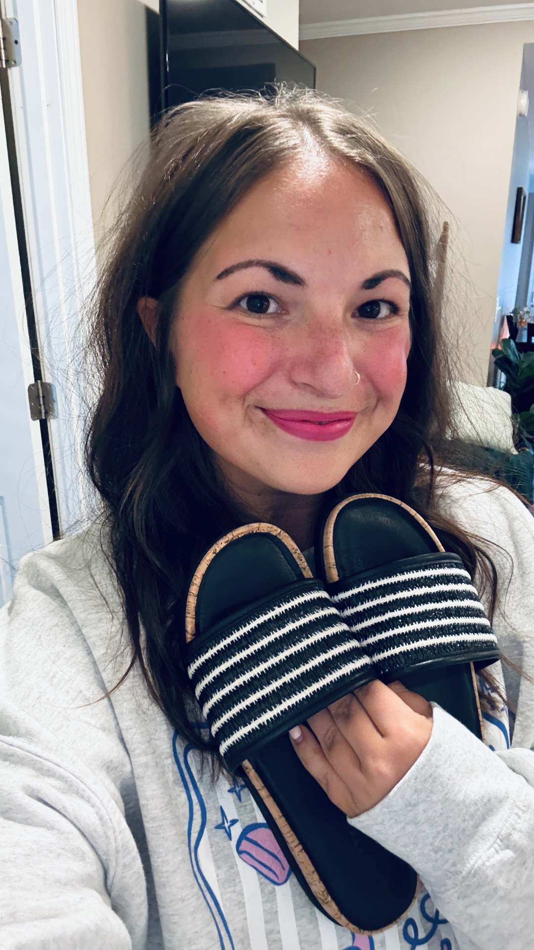 the sandal i’ll be wearing all summer ☀️🖤

comfortable, cute, and matches EVERYTHING ✨
the raffia detail makes every outfit feel extra put together

#summerstyle #amazonfinds #sandals #luckbrand #summeroutfits