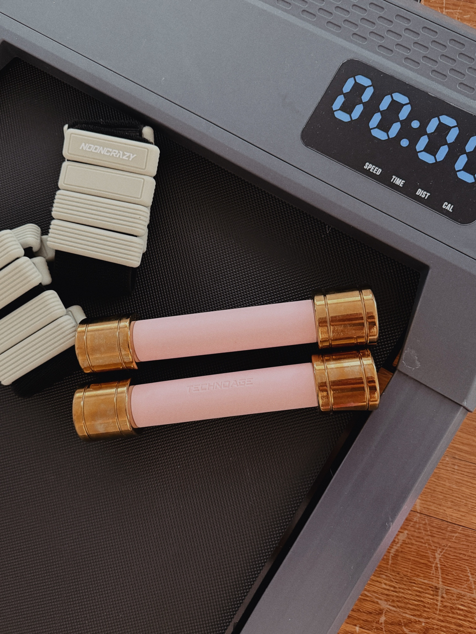 Home workouts made easy 🏋🏼‍♀️

#LTKActive #LTKFitness #LTKHome