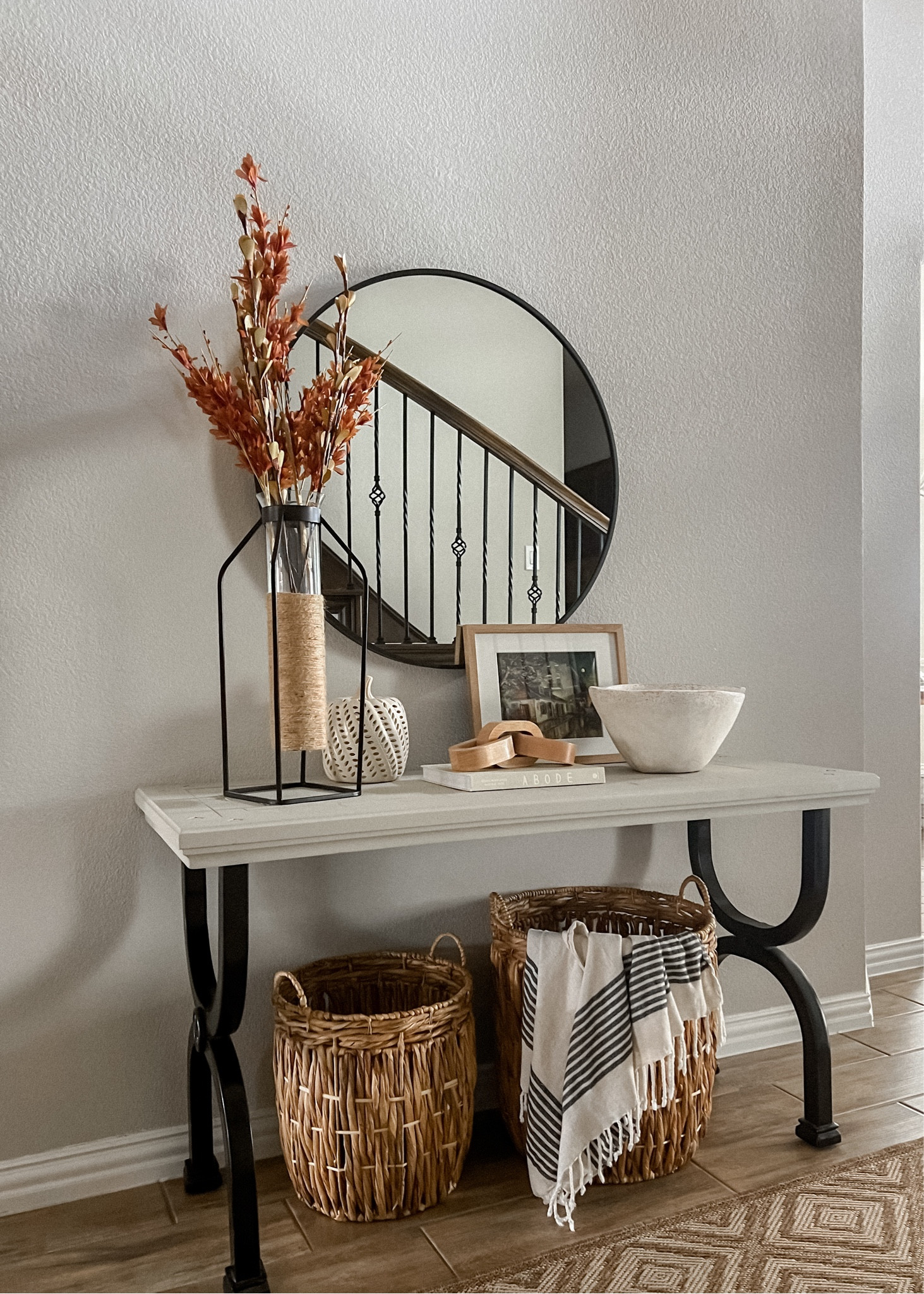 Fall entryway table decor 🍁🤎 Autumn Console Table 🍂 Foyer decor, Recibidor 

#LTKHome #LTKFallSale #LTKSeasonal