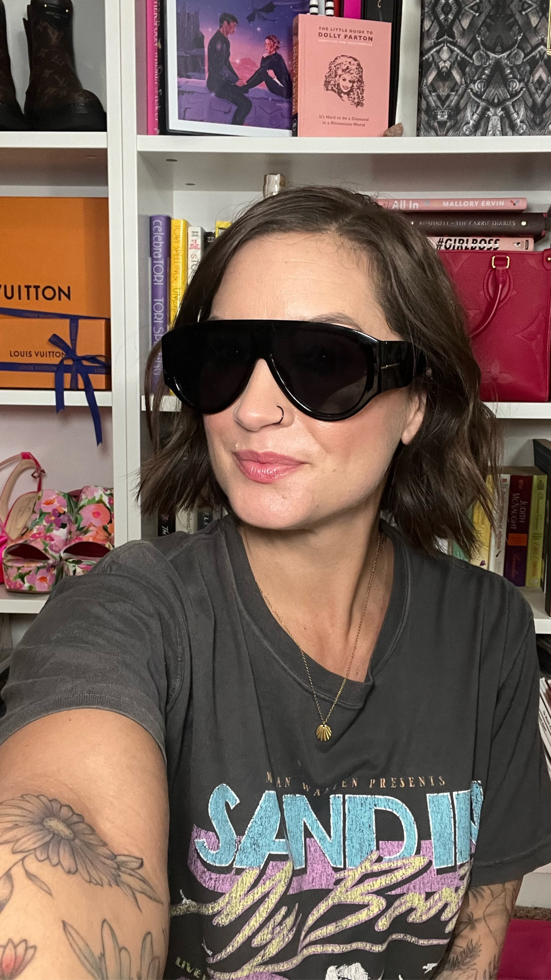 Such a great look for less! Comes in more color options! 

Look for less, designer dupe, sunglasses, black sunglasses, all black sunglasses, Amazon, Amazon finds, does it come in pink blog, Alicia Bice 

#LTKTravel #LTKGiftGuide #LTKFindsUnder50