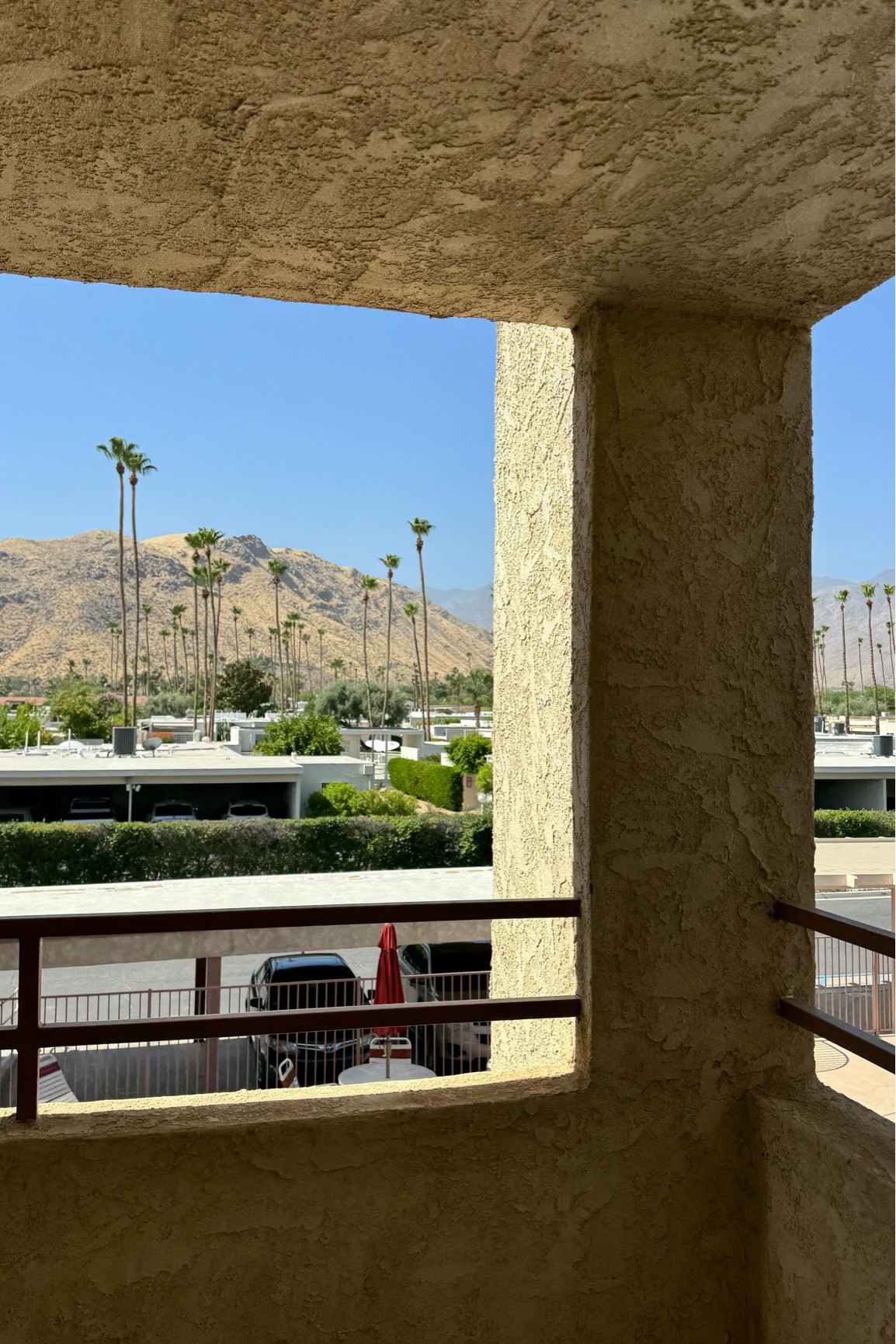 Summers coming quick and I’m obsessed with linen and will be wearing it all summer in this heat 🌴

#outfitinspo #outfitoftheday #midsizestyle #midsizefashion #summeroutfitideas #minimalstyle