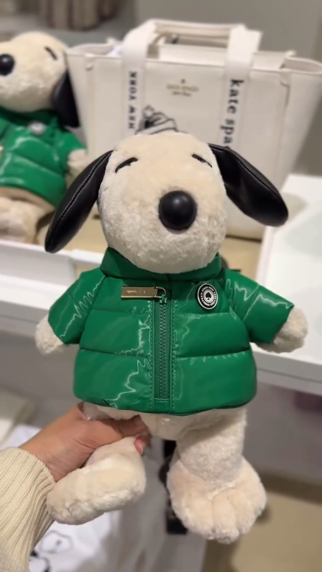 He’s almost 40% off!!!

#katespade #snoopy #peanuts #snoopyfinds #snoopylover

#LTKHoliday #LTKGiftGuide #LTKSaleAlert