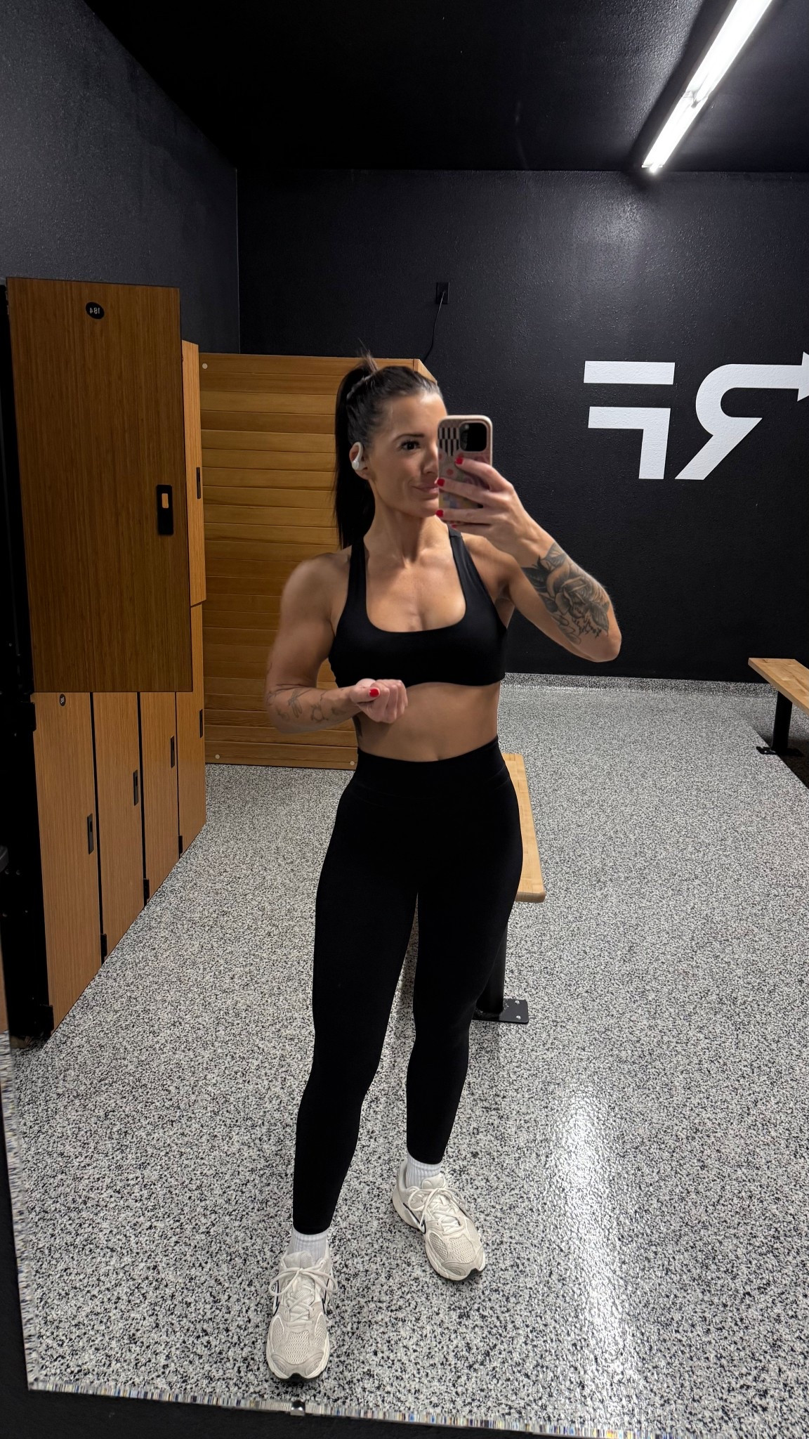 Gym ootd // tts 💪🏼🖤

#LTKfitnessgoals #LTKActive #LTKmorningroutine