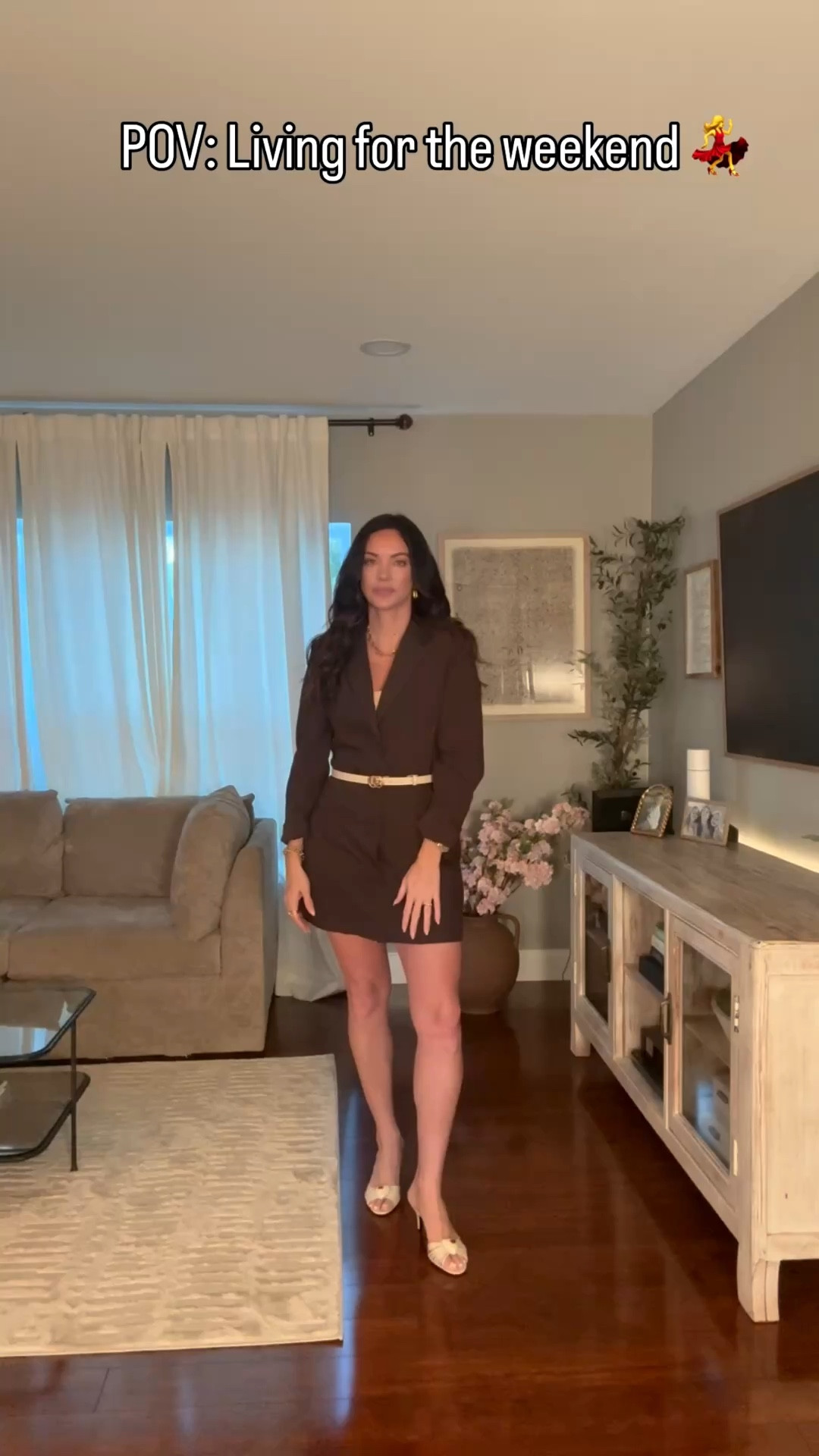 💼Serving looks at work while living for the weekend ✨#tgif #fashioninspo #corporategirls 