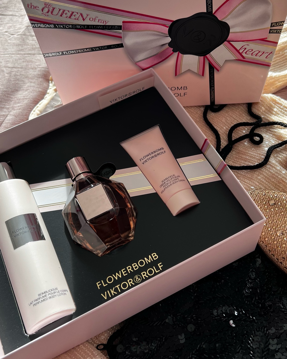 Victor & Rolf | V&R | Flowerbomb

#LTKbeauty #LTKHoliday #LTKGiftGuide