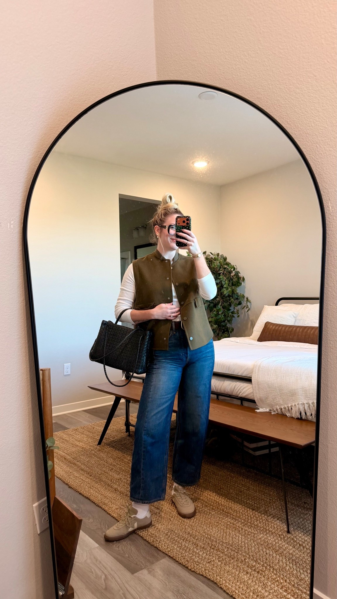 today’s mirror outfit 🤍
effortless, polished, and actually comfortable — my kind of everyday uniform.

I’m wearing my favorite barrel-leg denim styled with a structured jacket and simple accessories that pull everything together. This is one of those outfits that works for errands, meetings, or a casual coffee run without feeling overdone.

linked everything here ⬇️


#LTKgrwm #LTKootd #LTKWorkwear