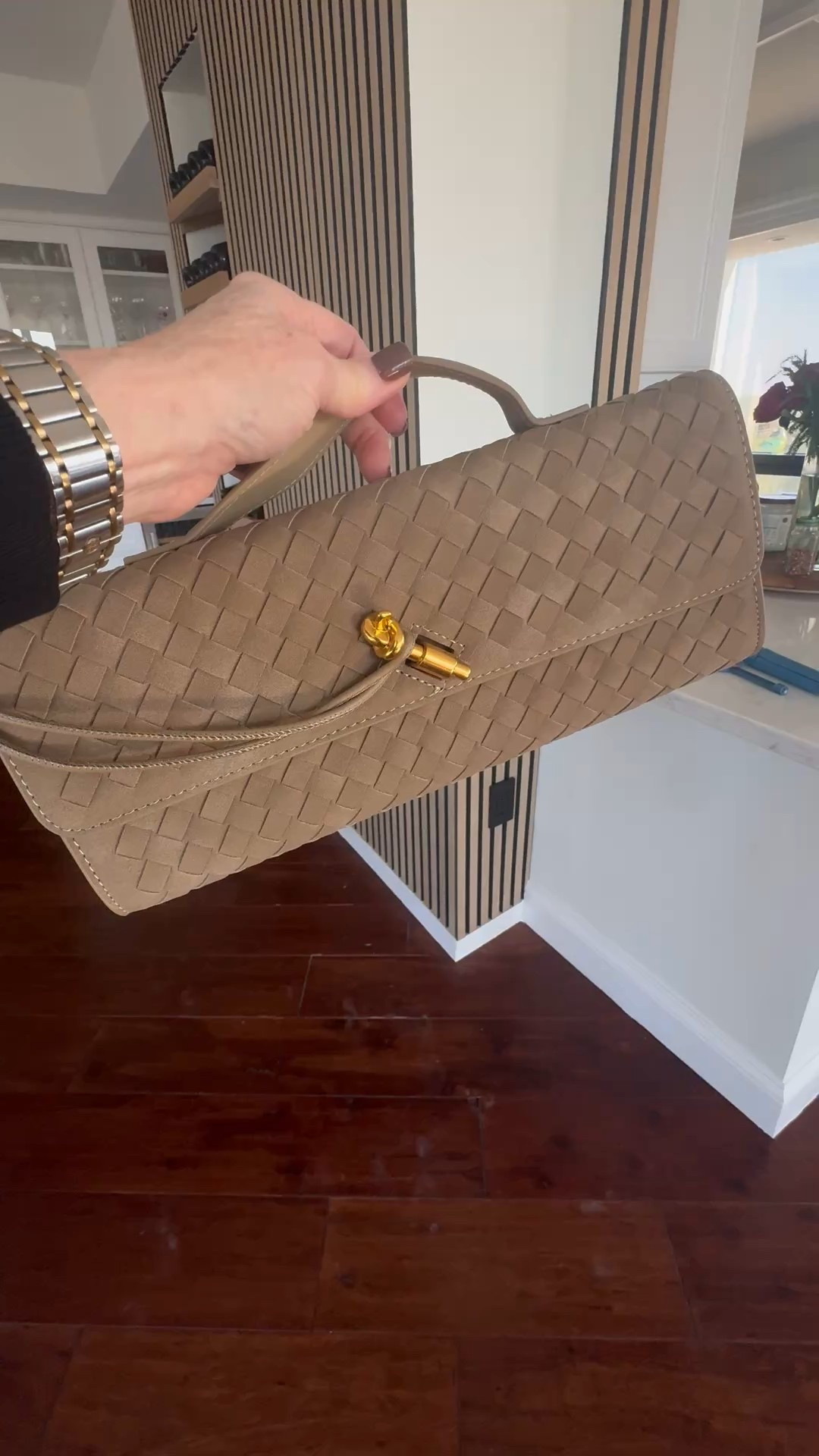 This perfect brown suede bag to take through this season! 


#LTKHoliday #LTKOver40 #LTKFindsUnder100