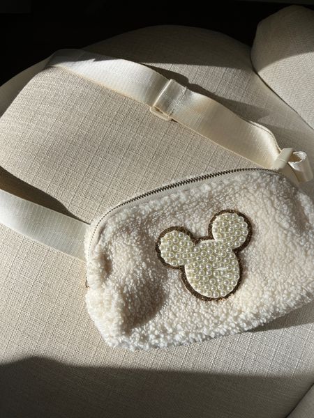 amazon Mickey belt bag / Disney world ootd / Disney outfits 


#LTKitbag #LTKtravel