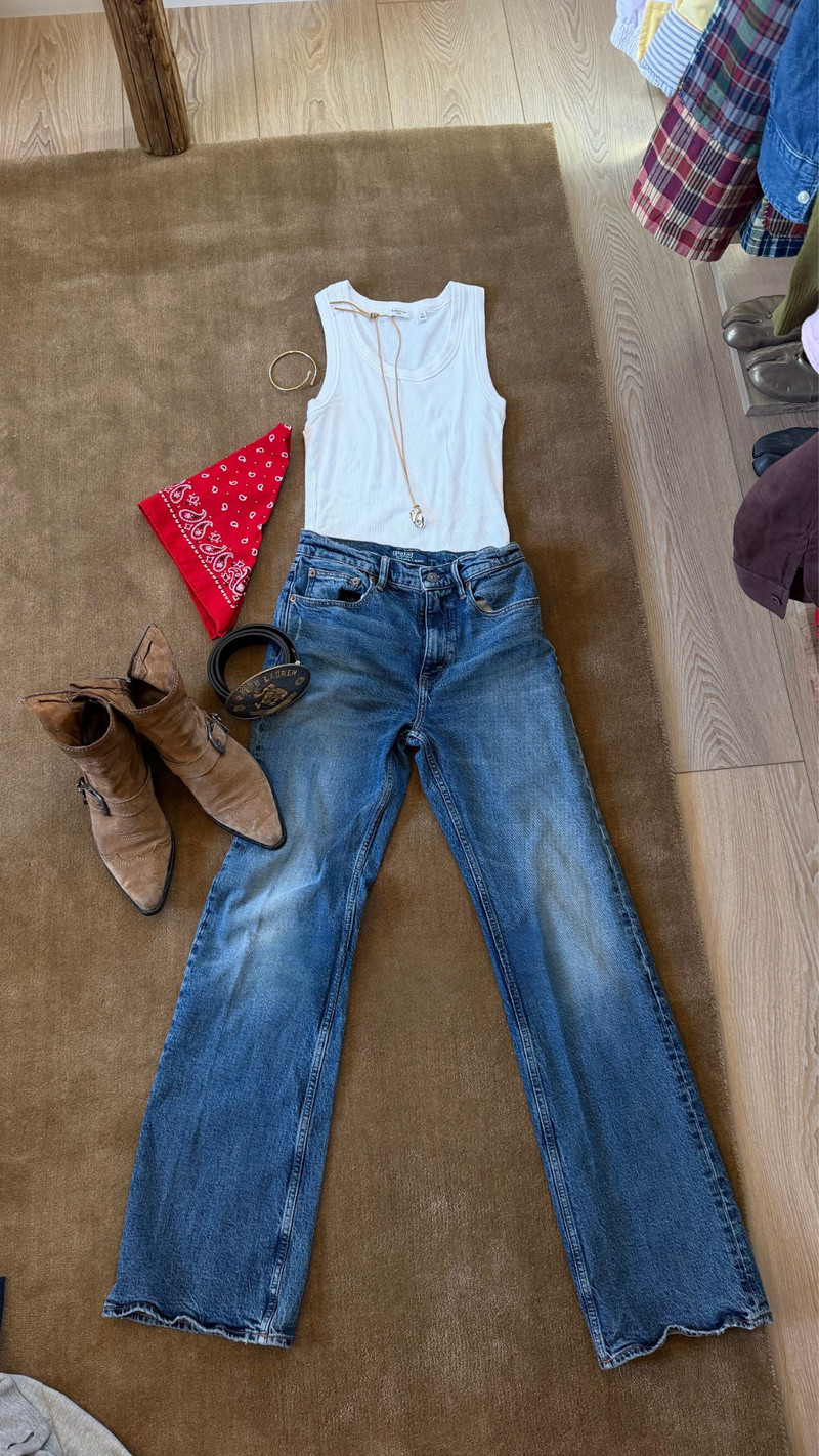 Scarf and belt are Ralph Lauren 

 