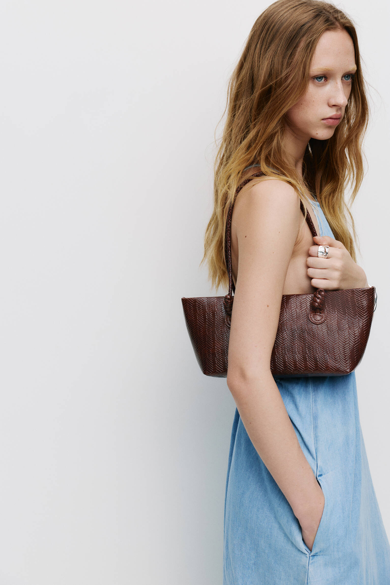 Woven shoulder bag - pull&bear | PULL and BEAR UK